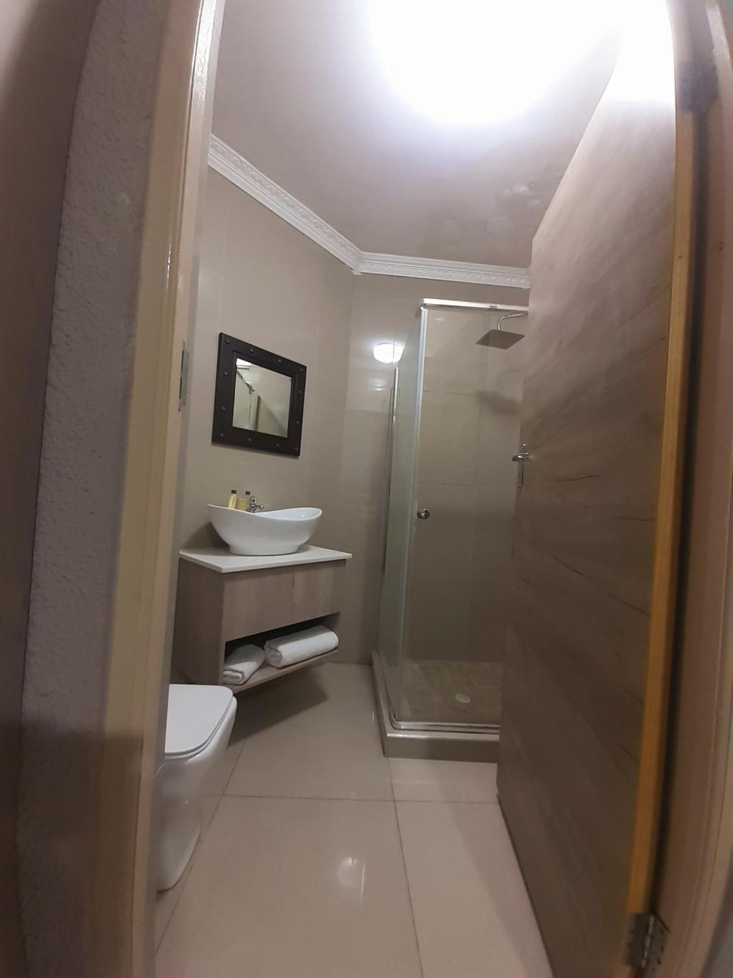 Deluxe Double Room (2 Adults + 1 Child) - Photo 5