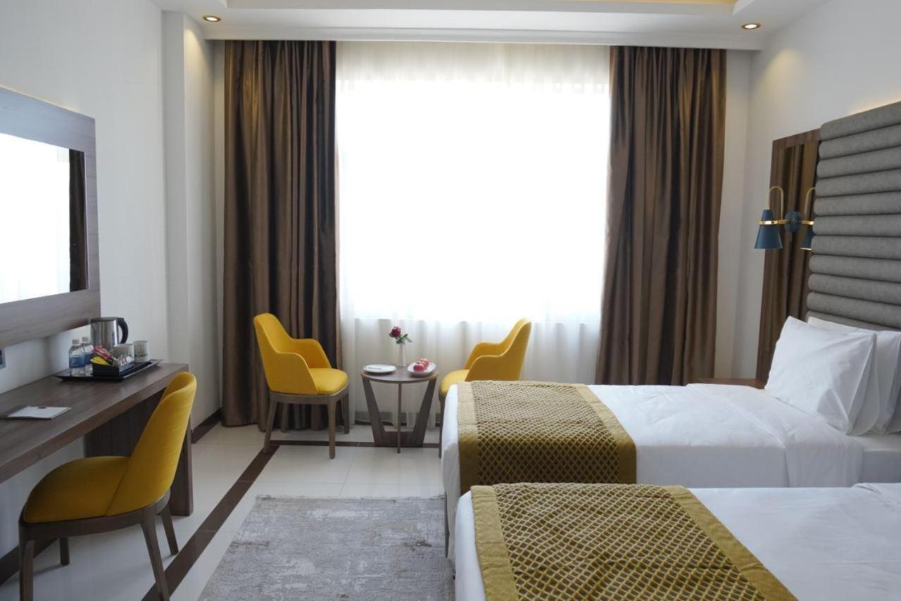 Deluxe Double or Twin Room with City View photo 2