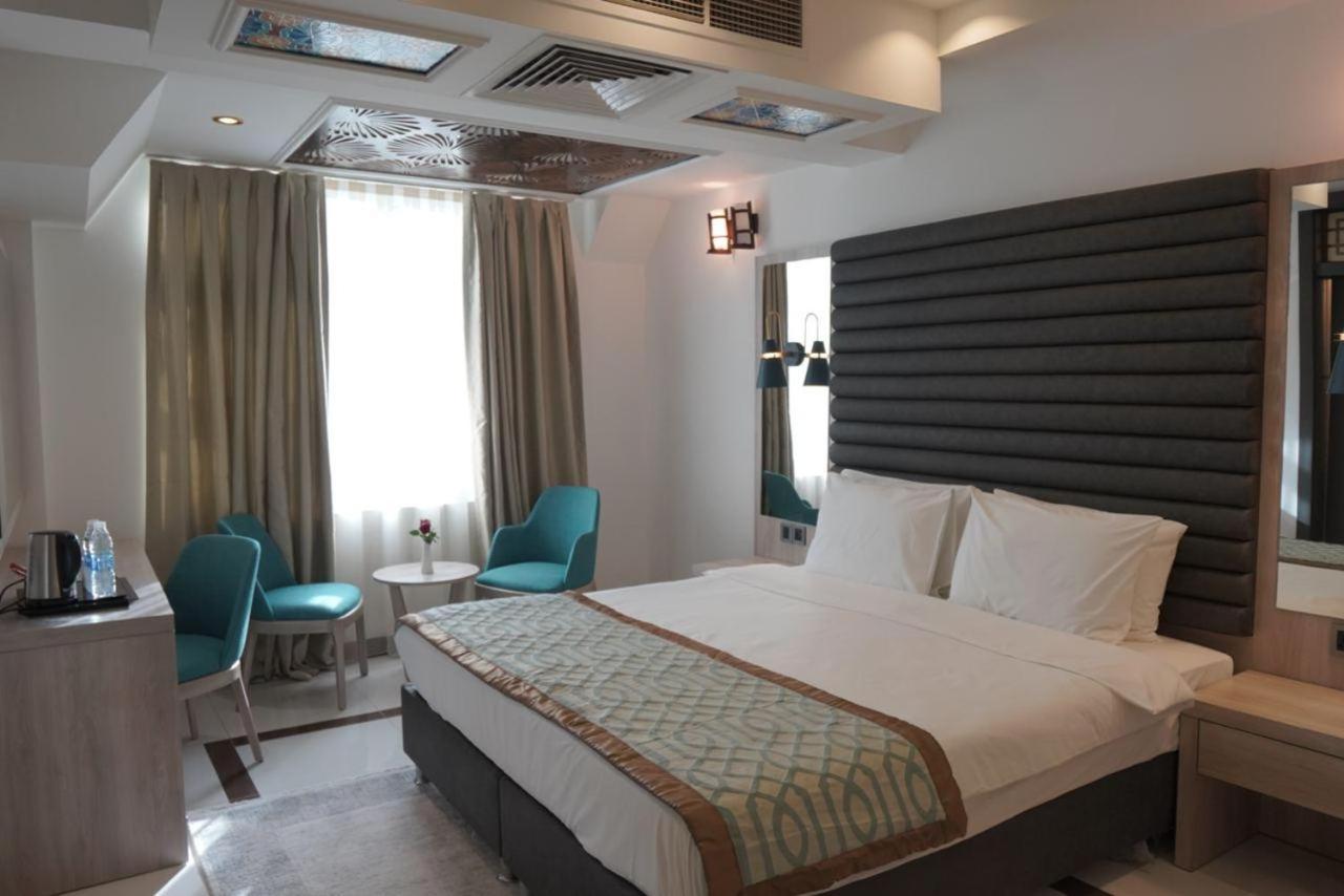 Executive Suite - Photo 3