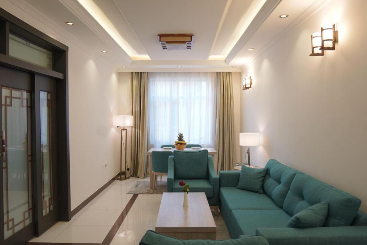 Executive Suite - Photo 2