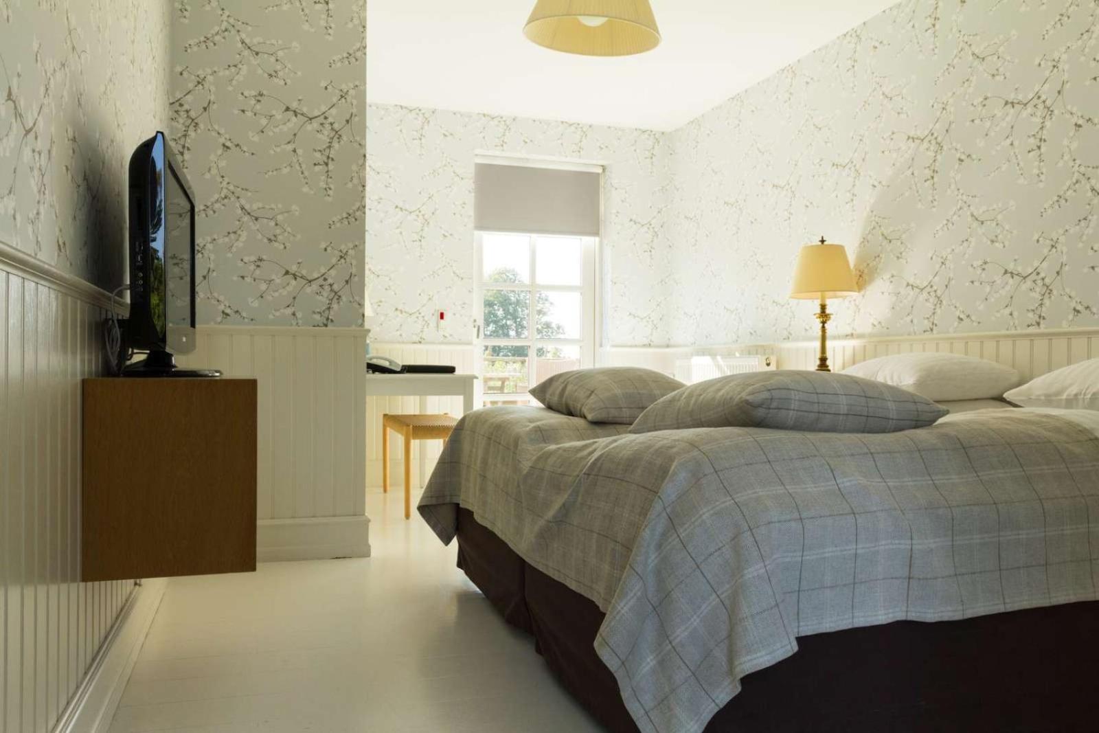 Small Estate Room photo 2