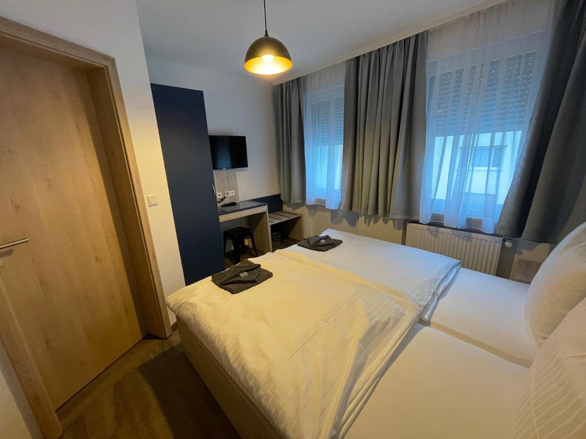 Double or Twin Room - Photo 11