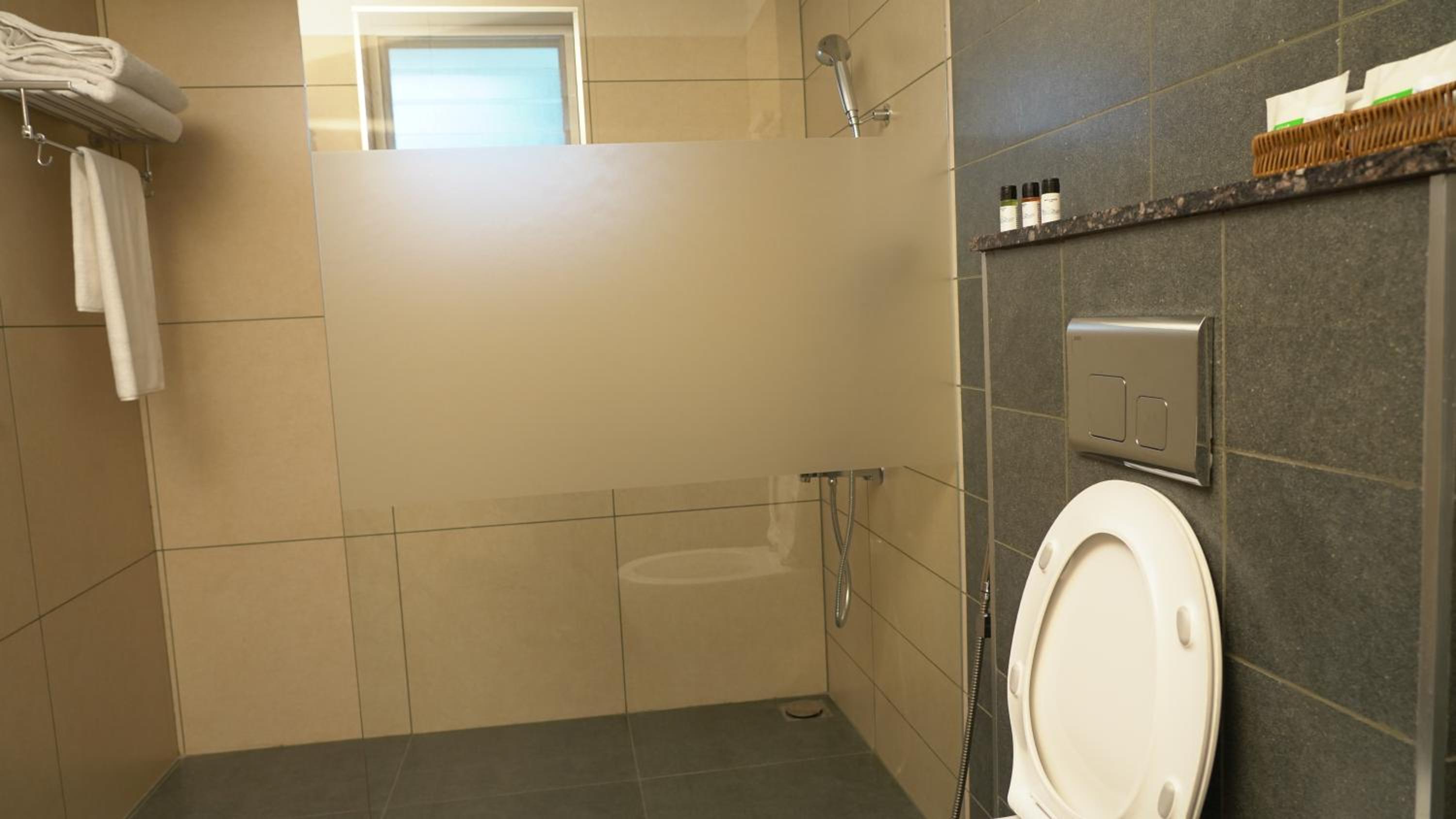 One-Bedroom Apartment - Photo 4