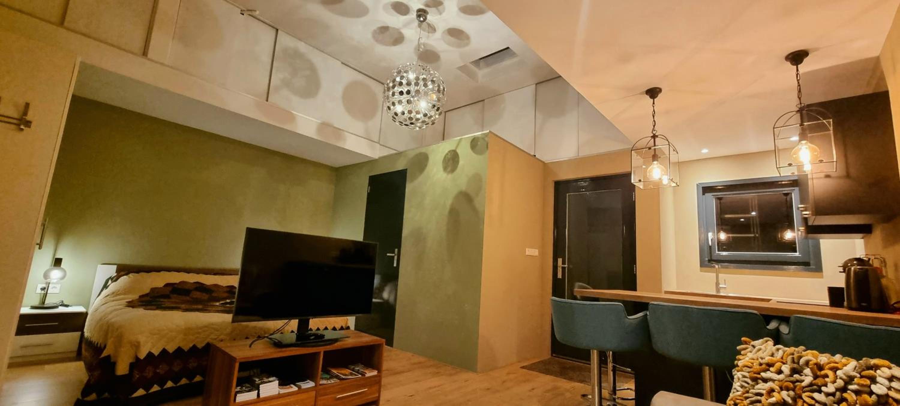 One-Bedroom Apartment - Photo 8