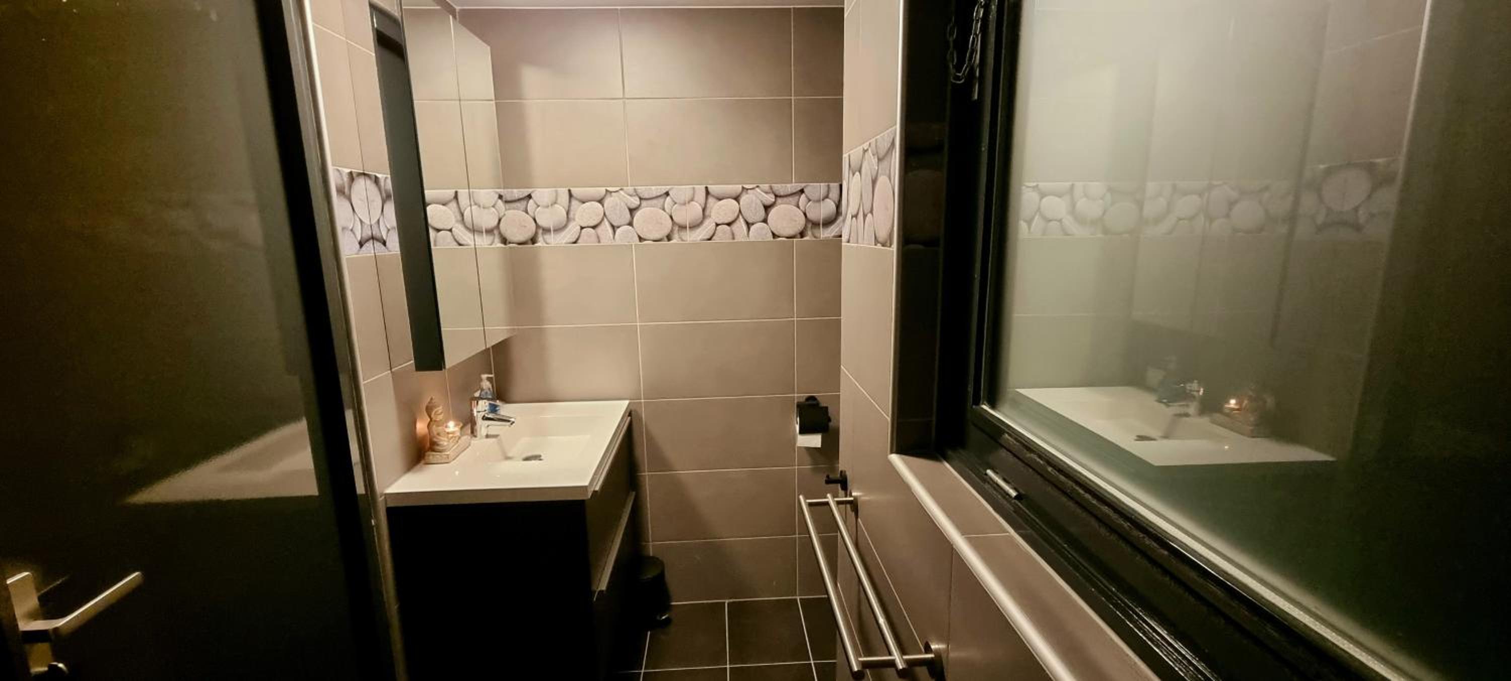 One-Bedroom Apartment - Photo 11
