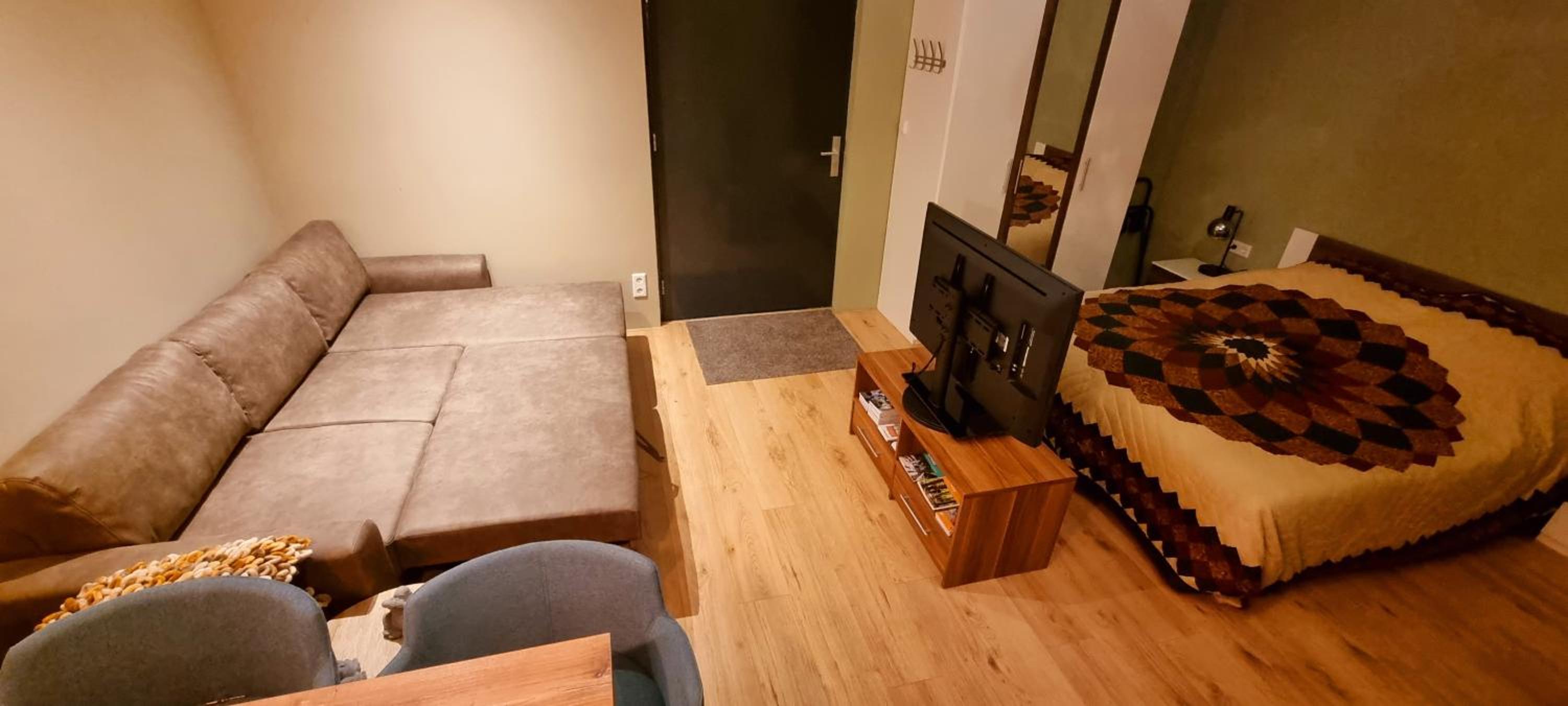 One-Bedroom Apartment - Photo 20