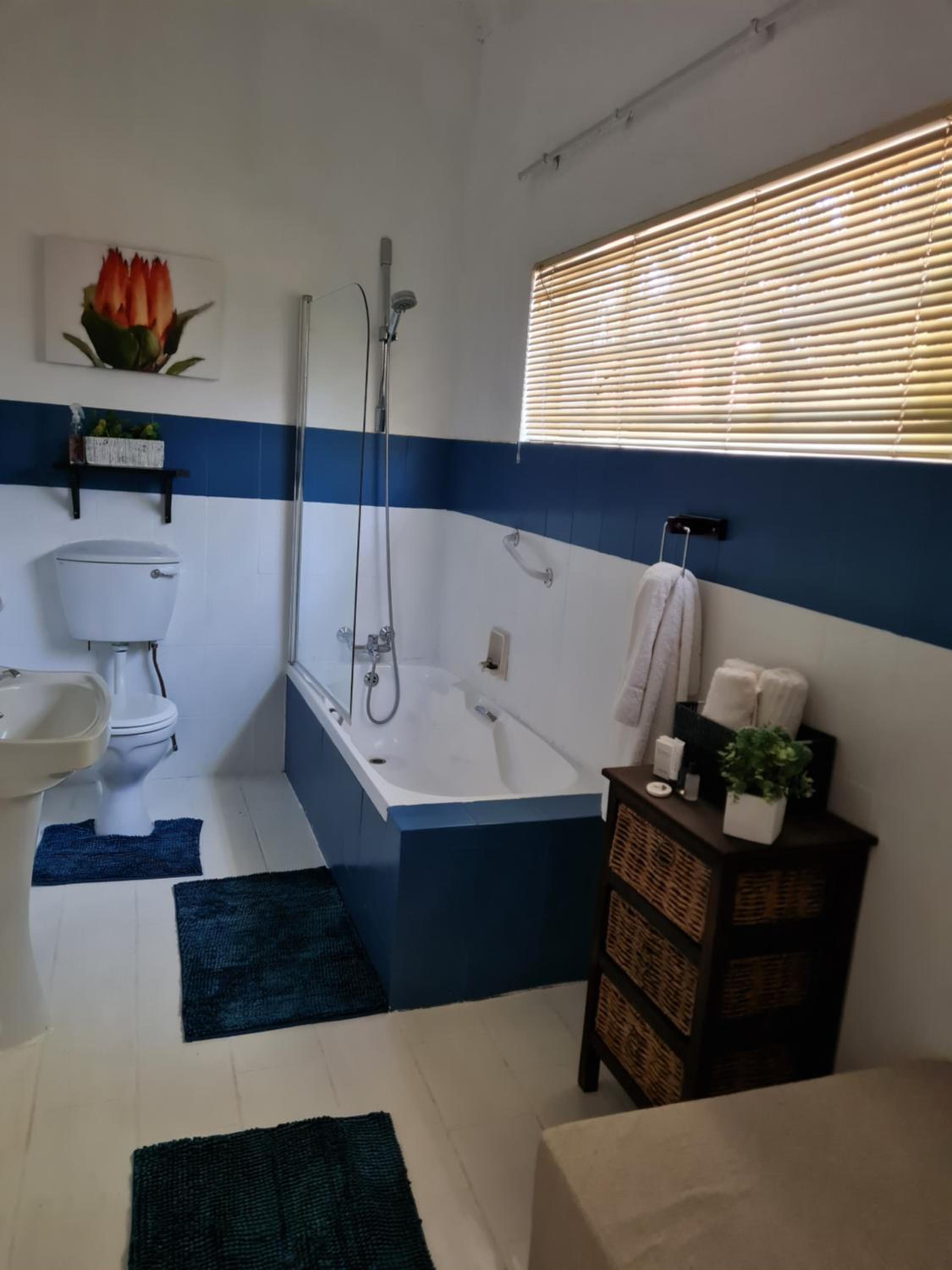 Deluxe Double Room with Bath - Photo 3