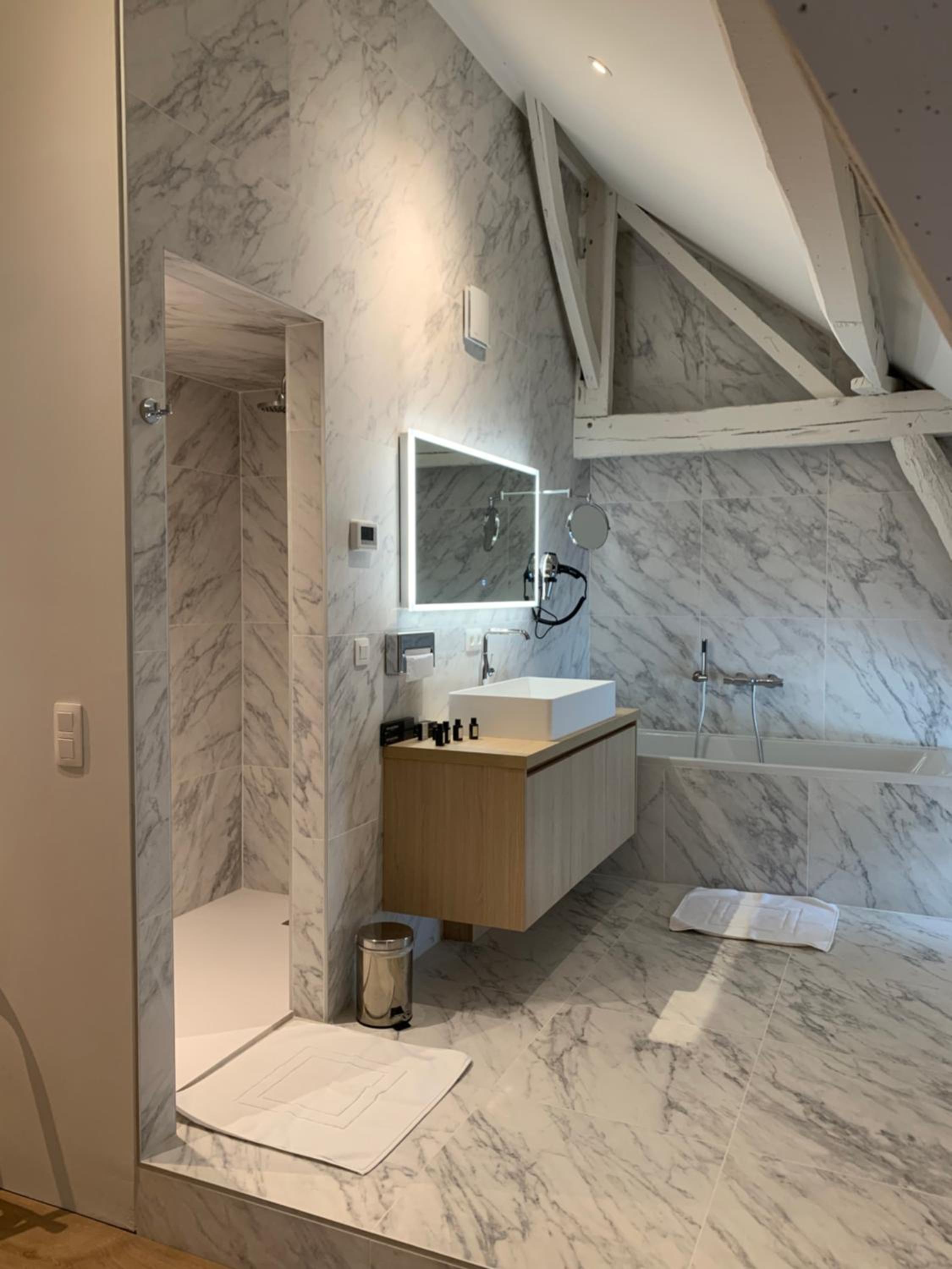 Deluxe Room - Photo 3