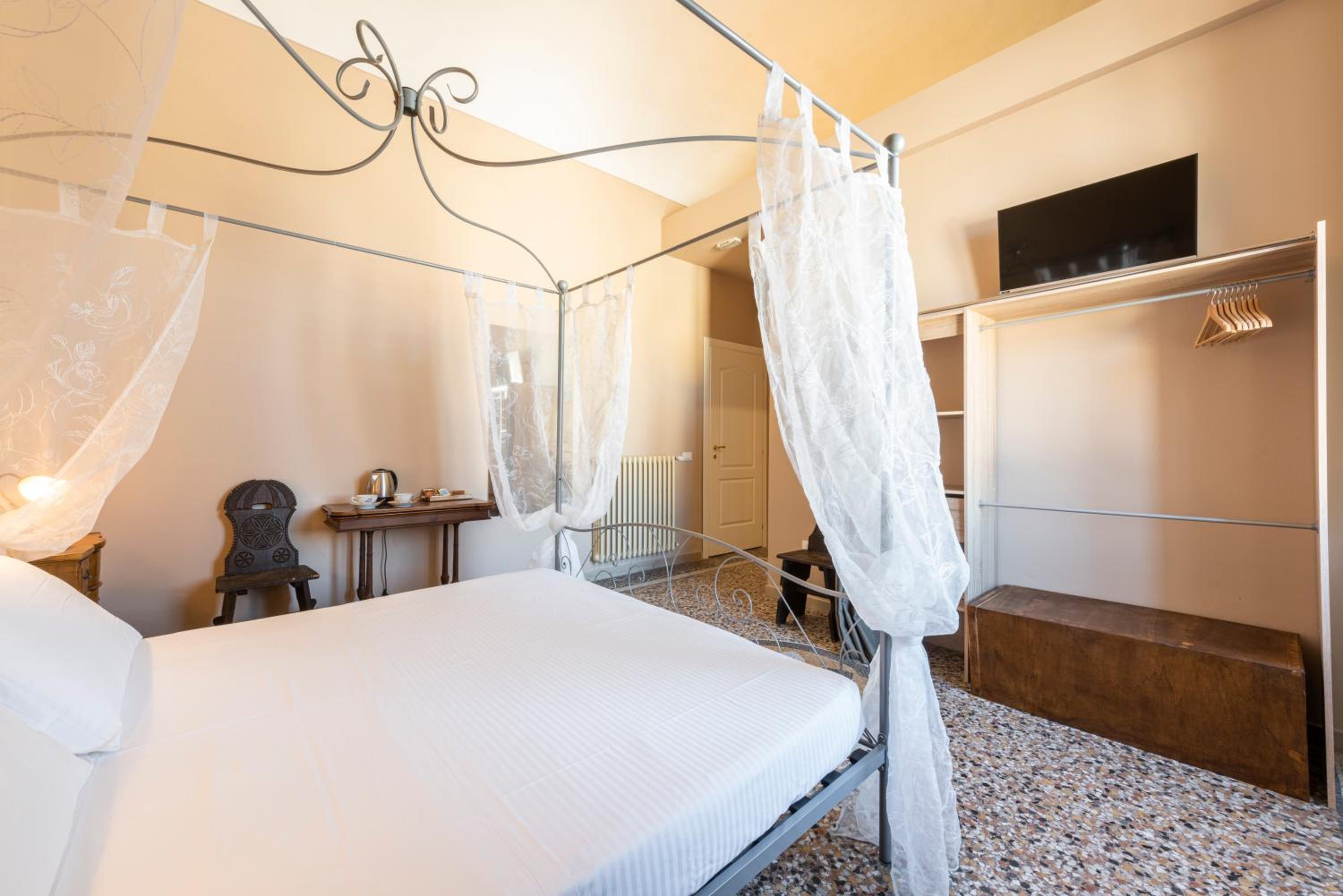 Deluxe Double Room - Photo 4