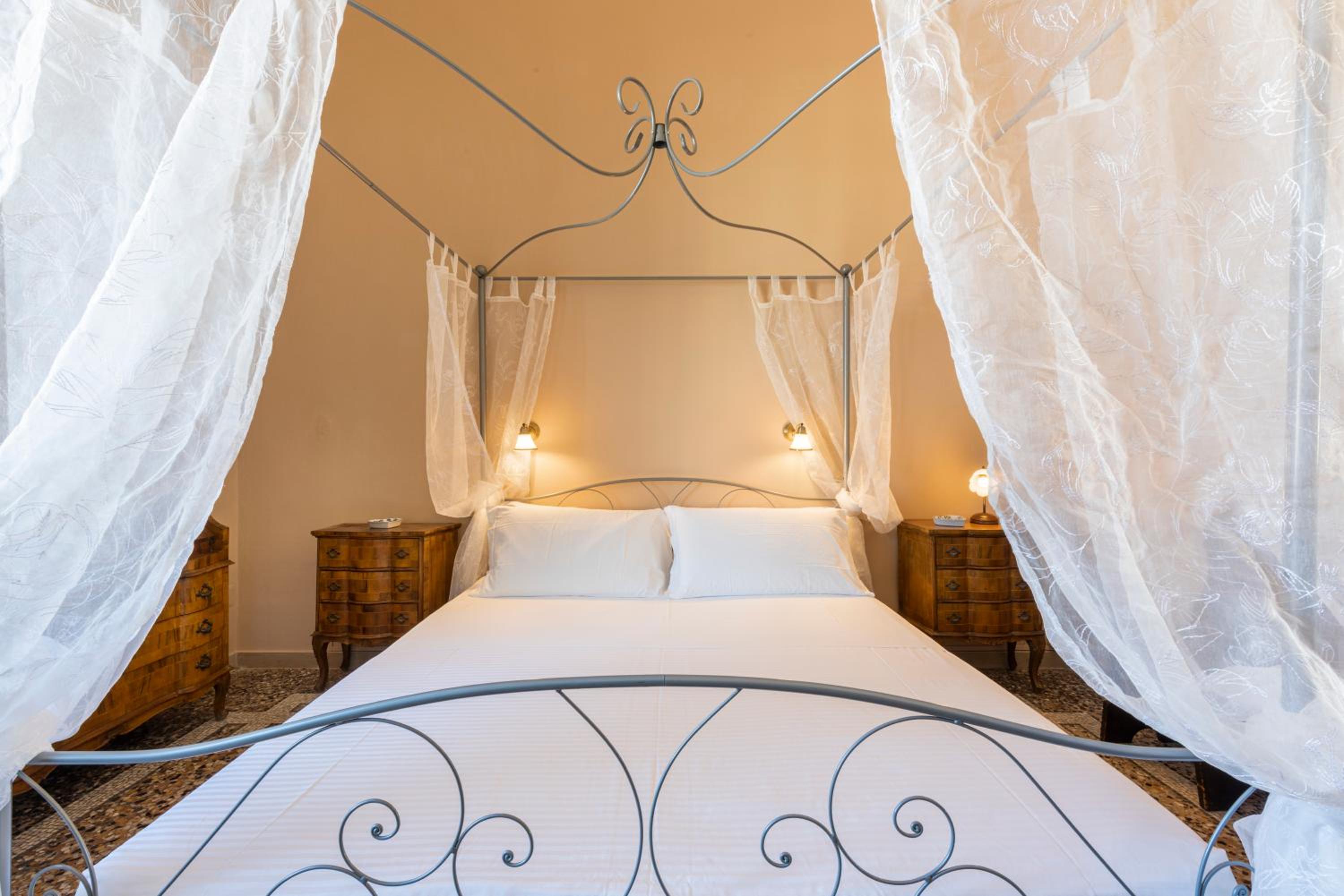 Deluxe Double Room - Photo 2