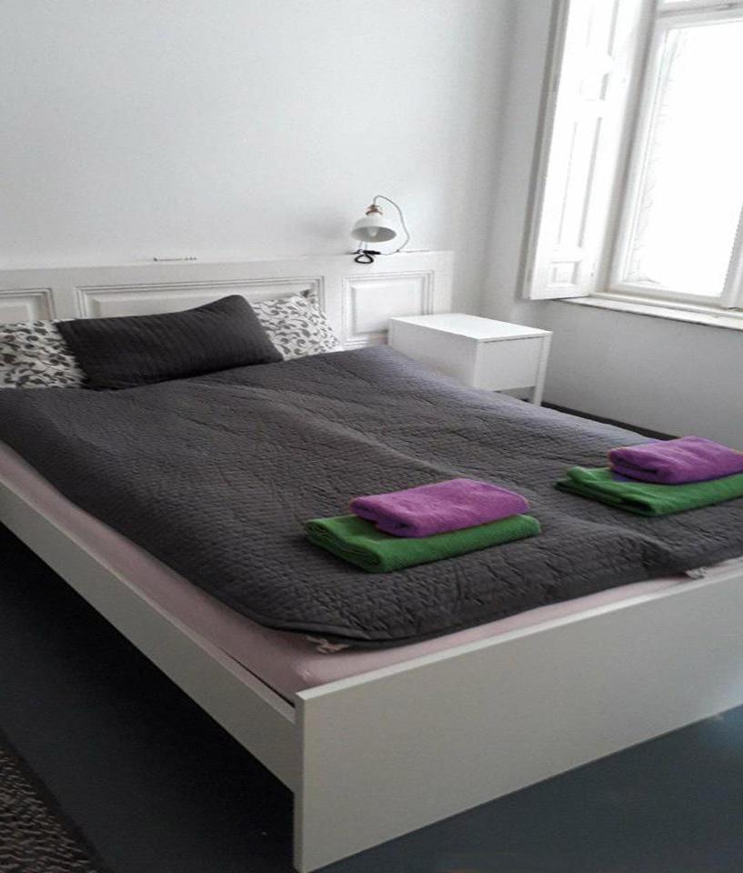 One-Bedroom Apartment - Photo 12
