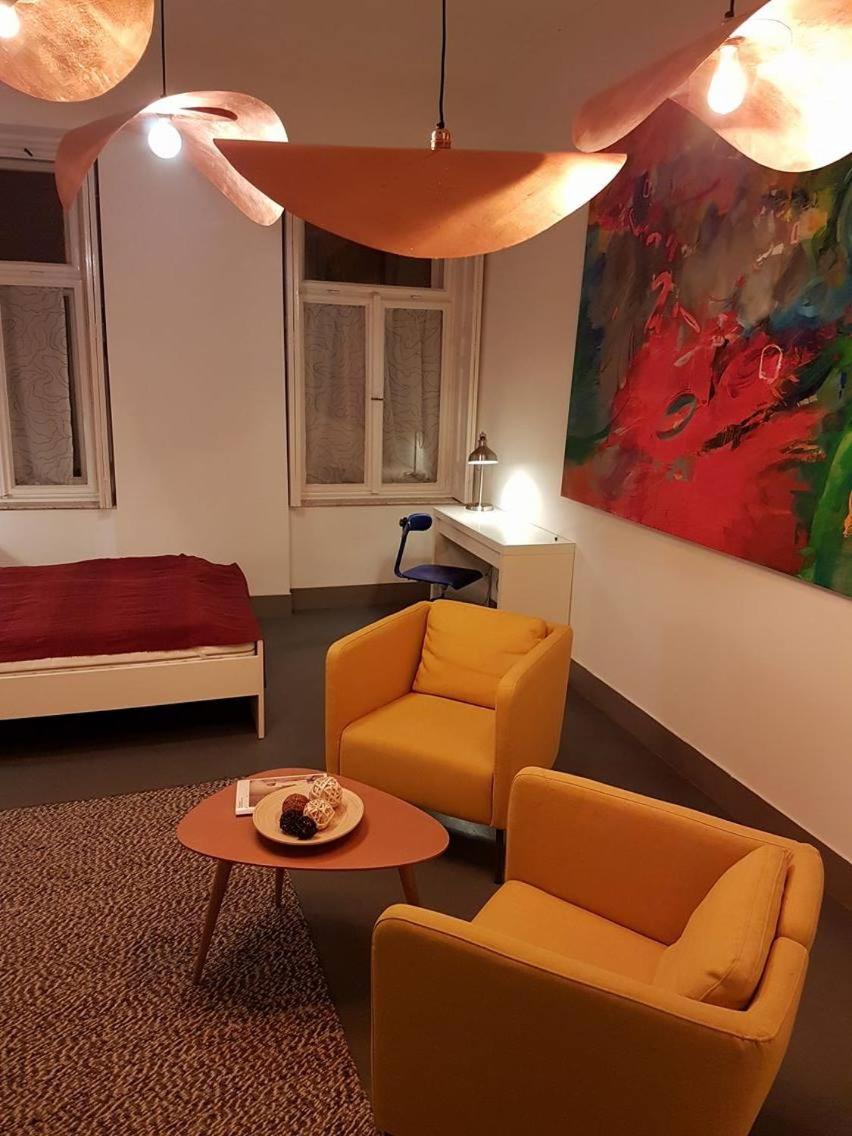 One-Bedroom Apartment - Photo 36