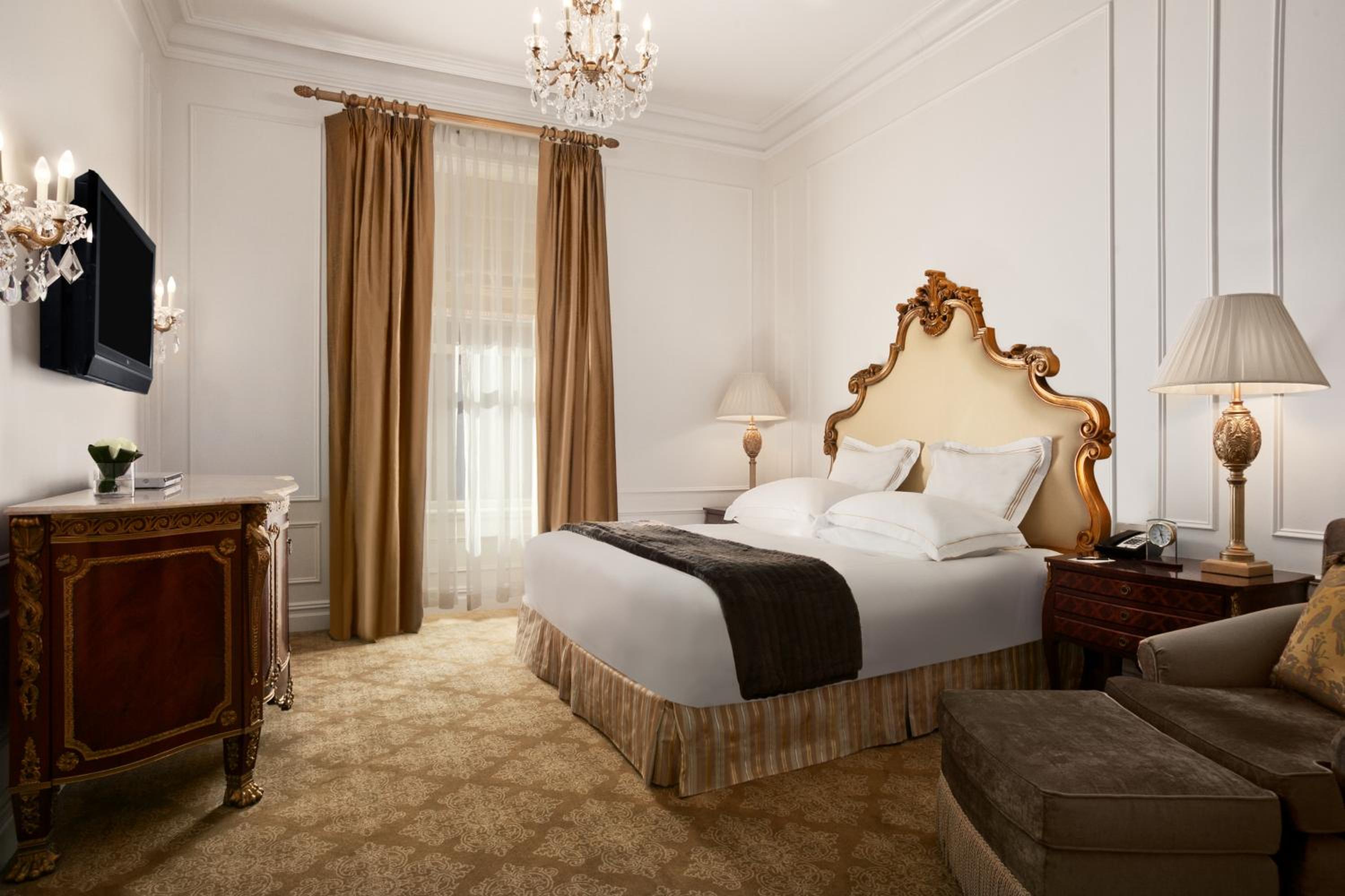 Deluxe King Room with One King Bed (Non Smoking)