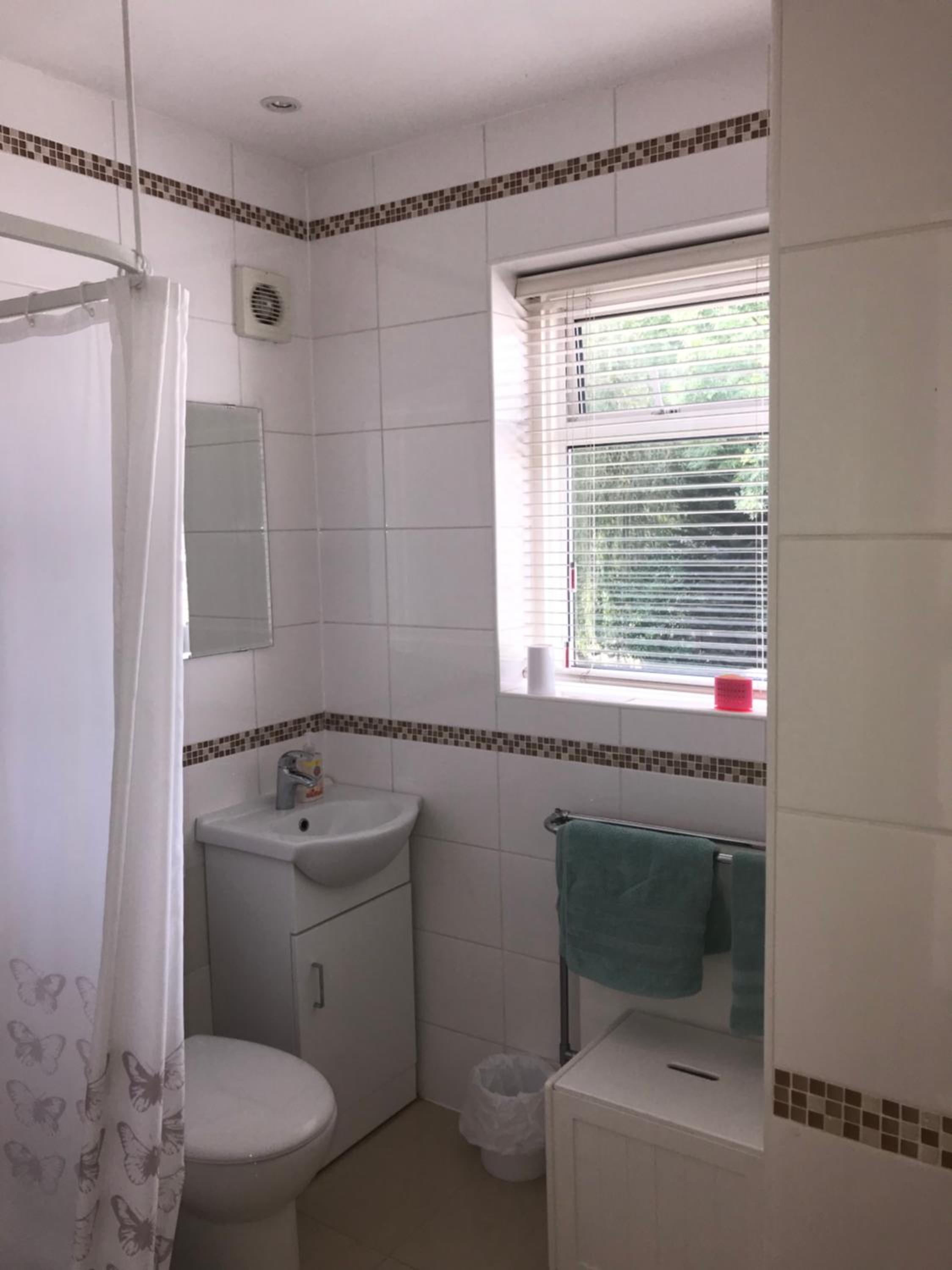 Single Room with Private Bathroom photo 2