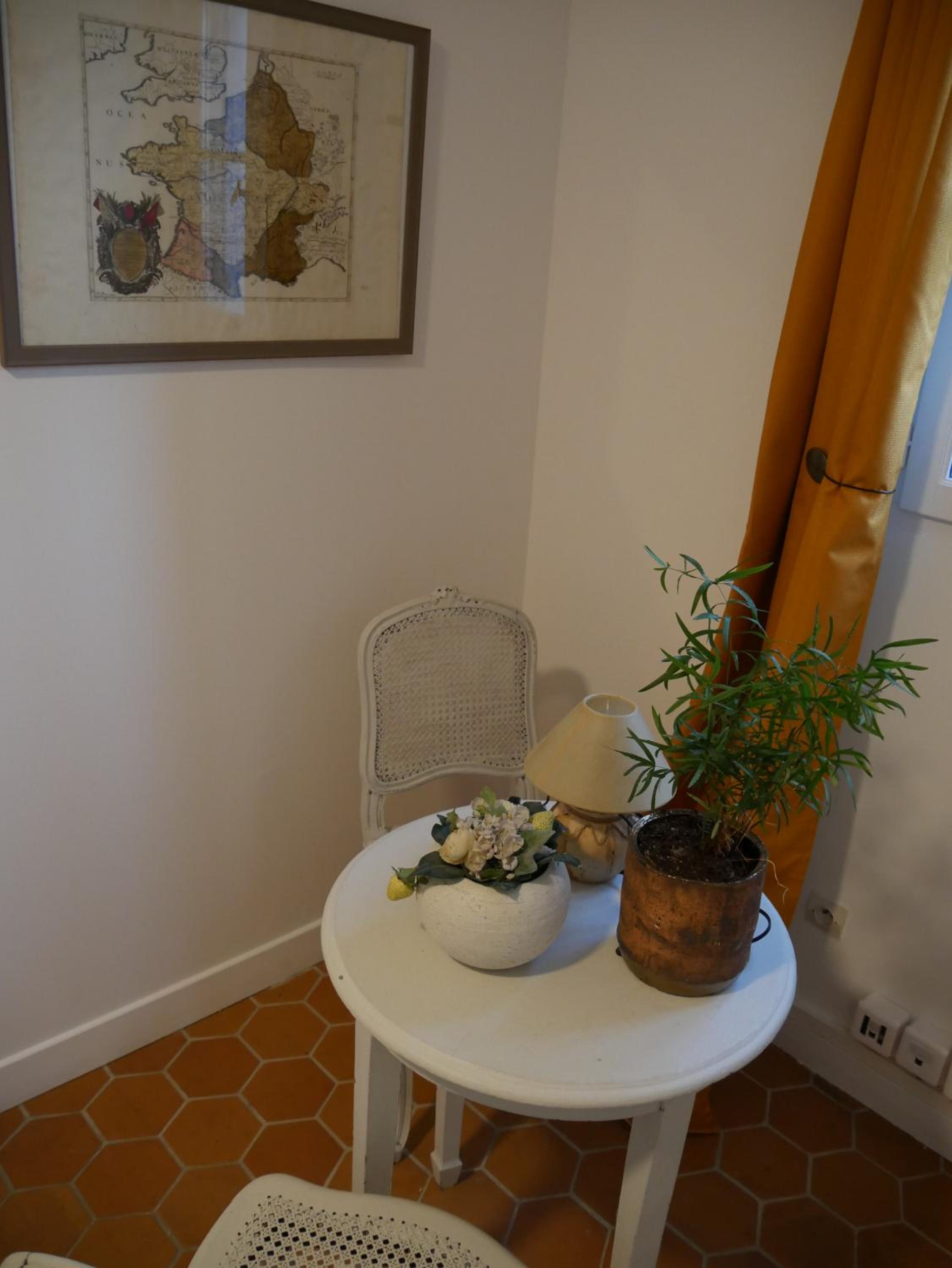 Superior Family Room photo 3