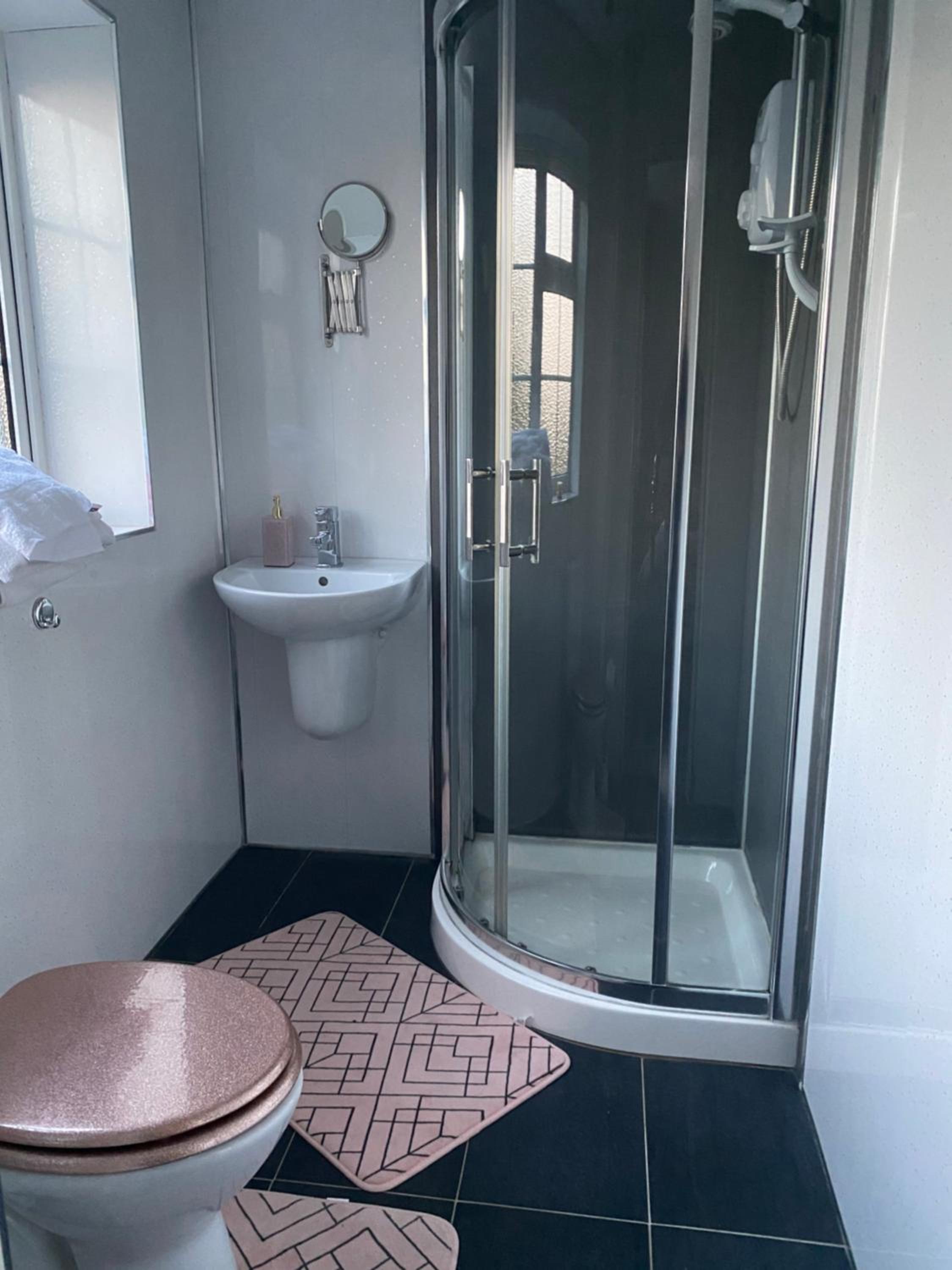 Budget Double Room - Photo 1