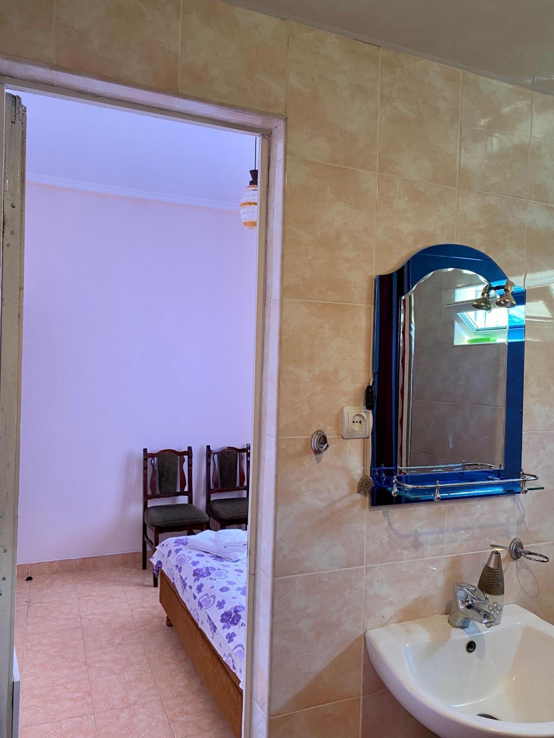 Single Room with Bathroom photo 3