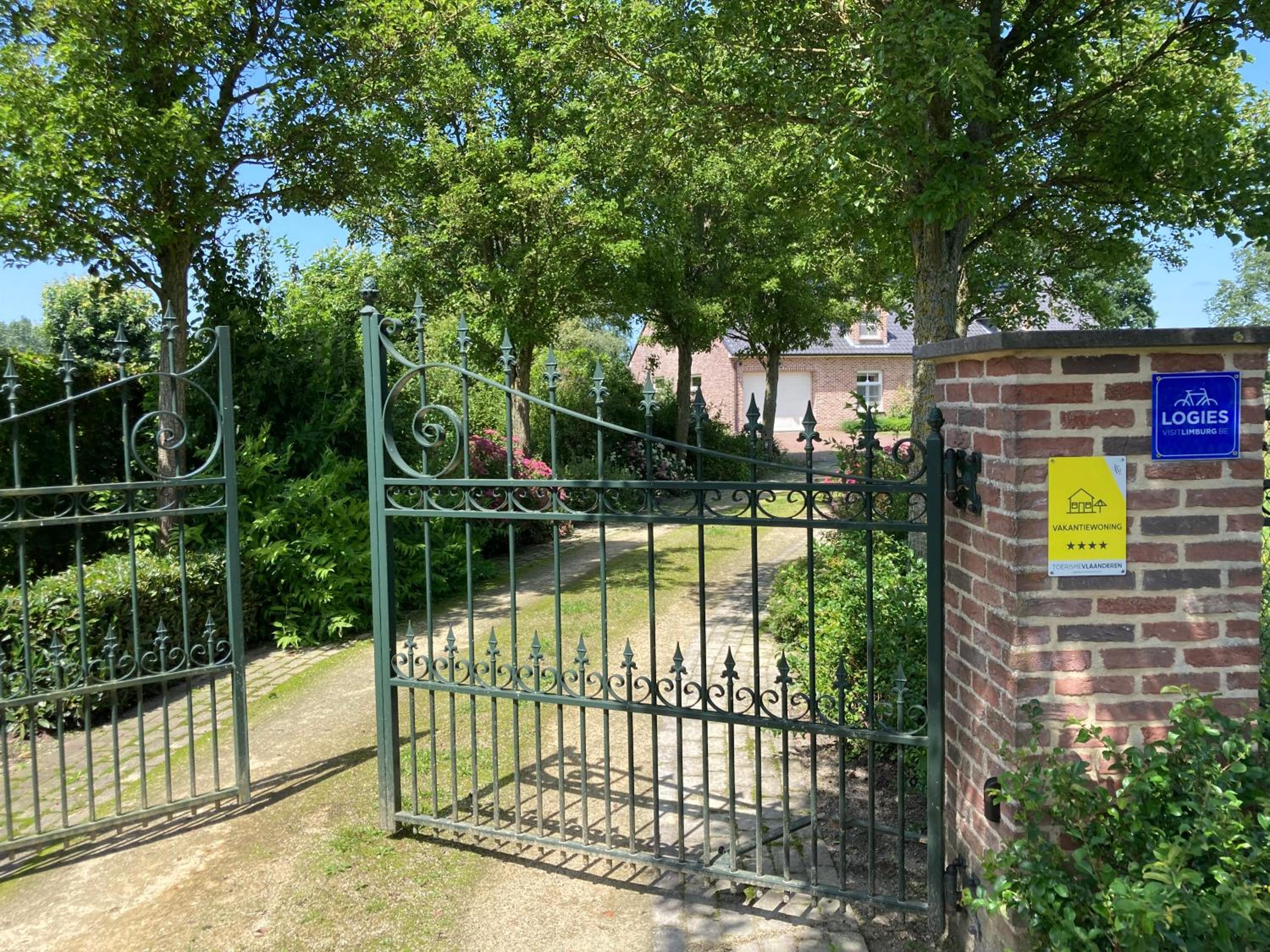 Villa photo 3