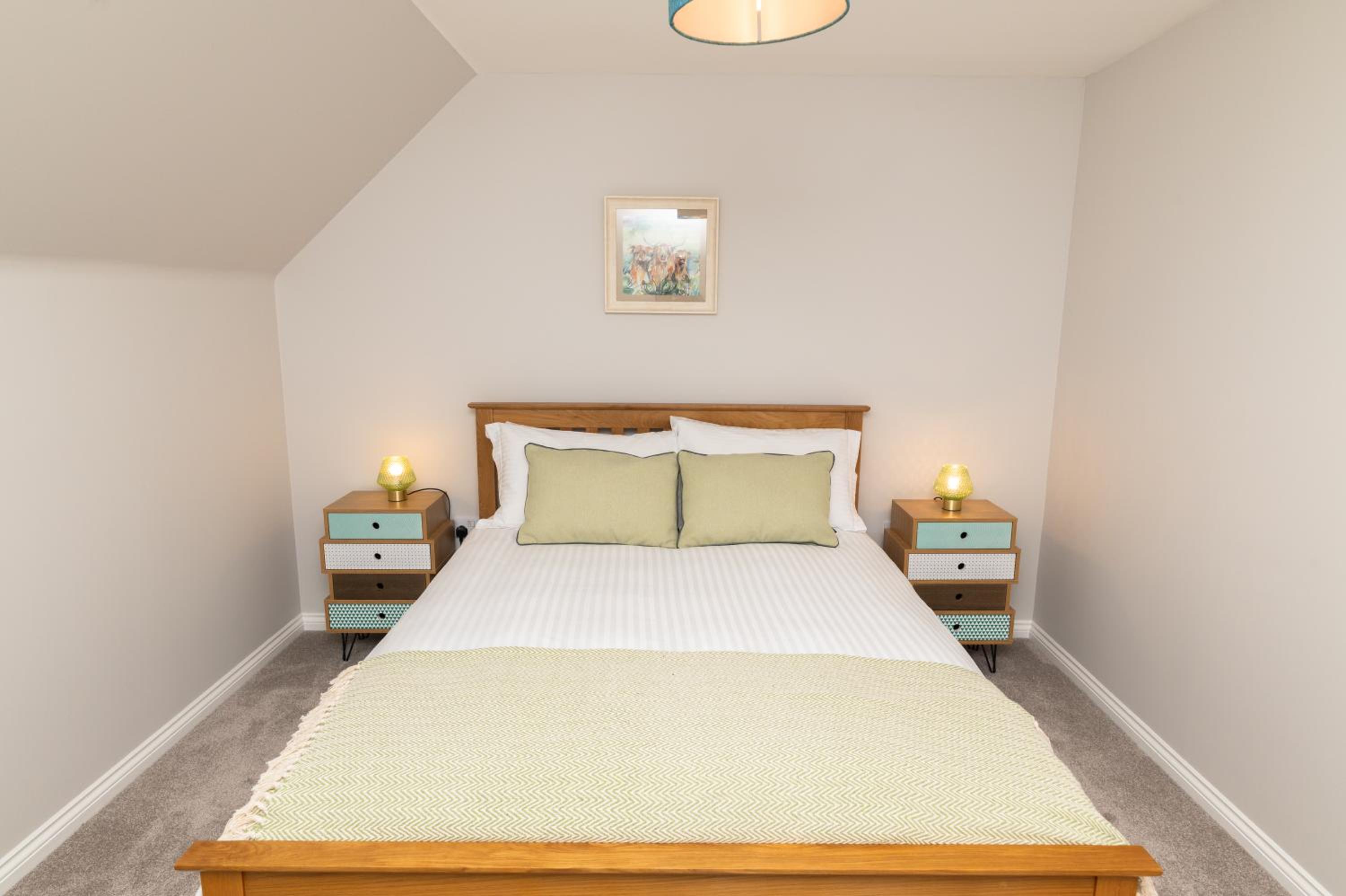Six-Bedroom House photo 1