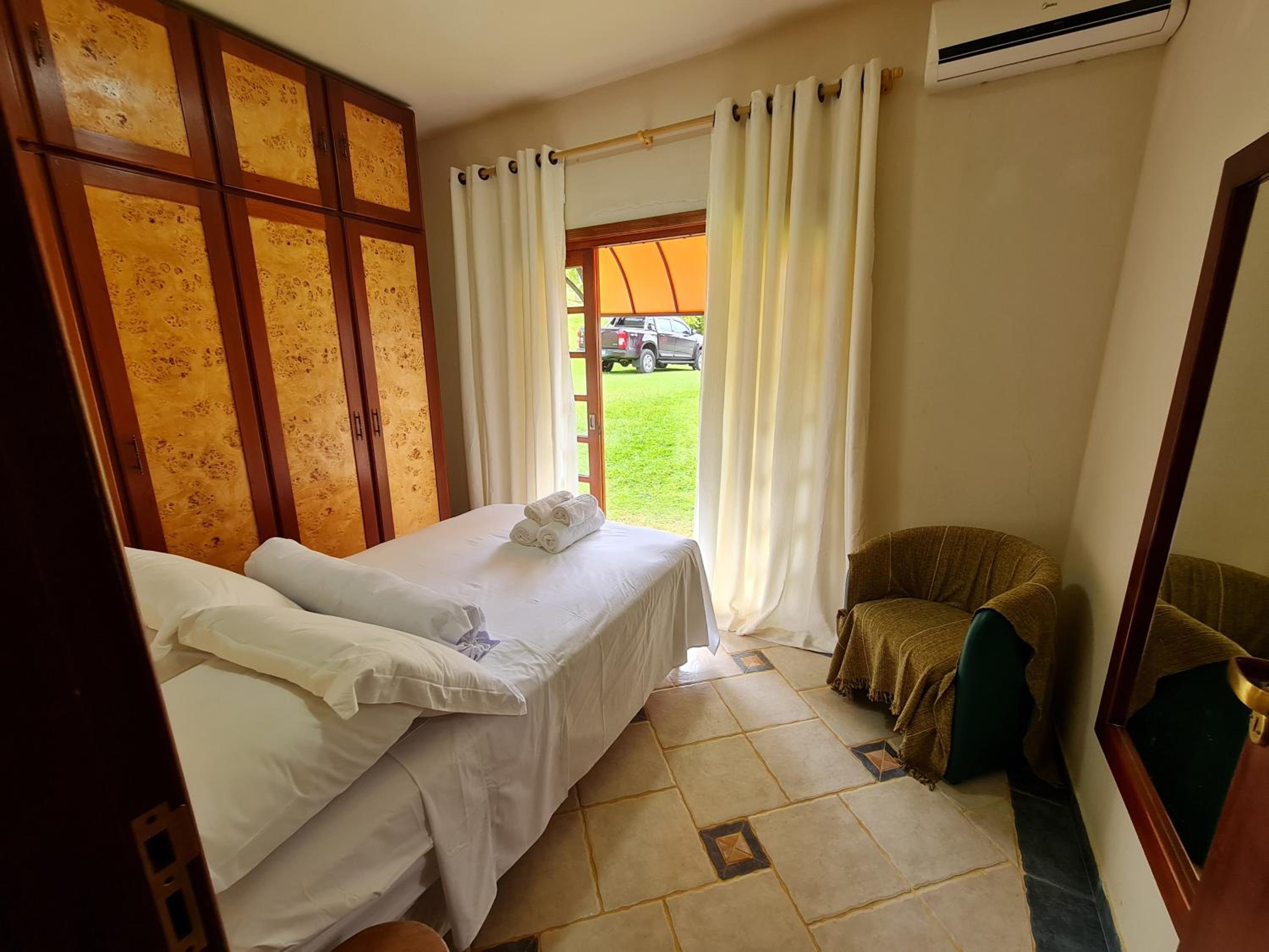 One-Bedroom Suite - Photo 7