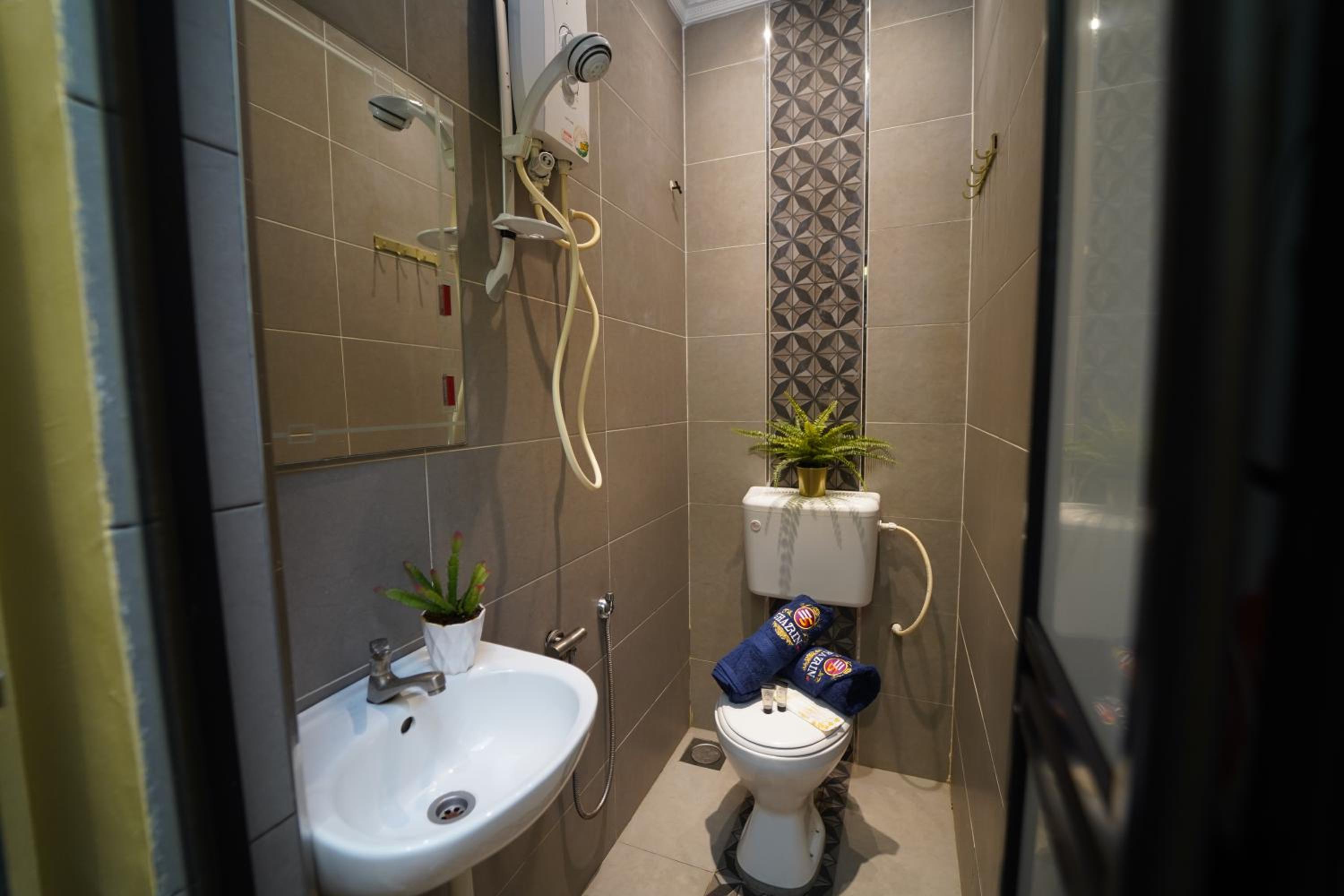 Standard Queen Room