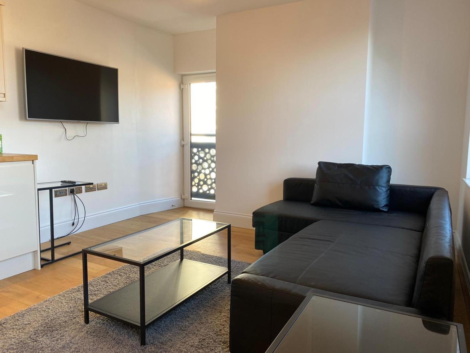 One-Bedroom Apartment photo 2