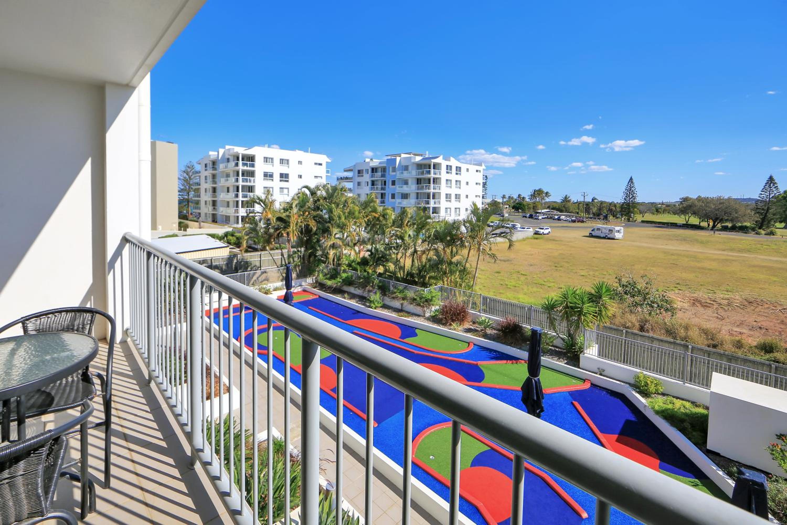 One-Bedroom Apartment with Sunset View - Photo 3