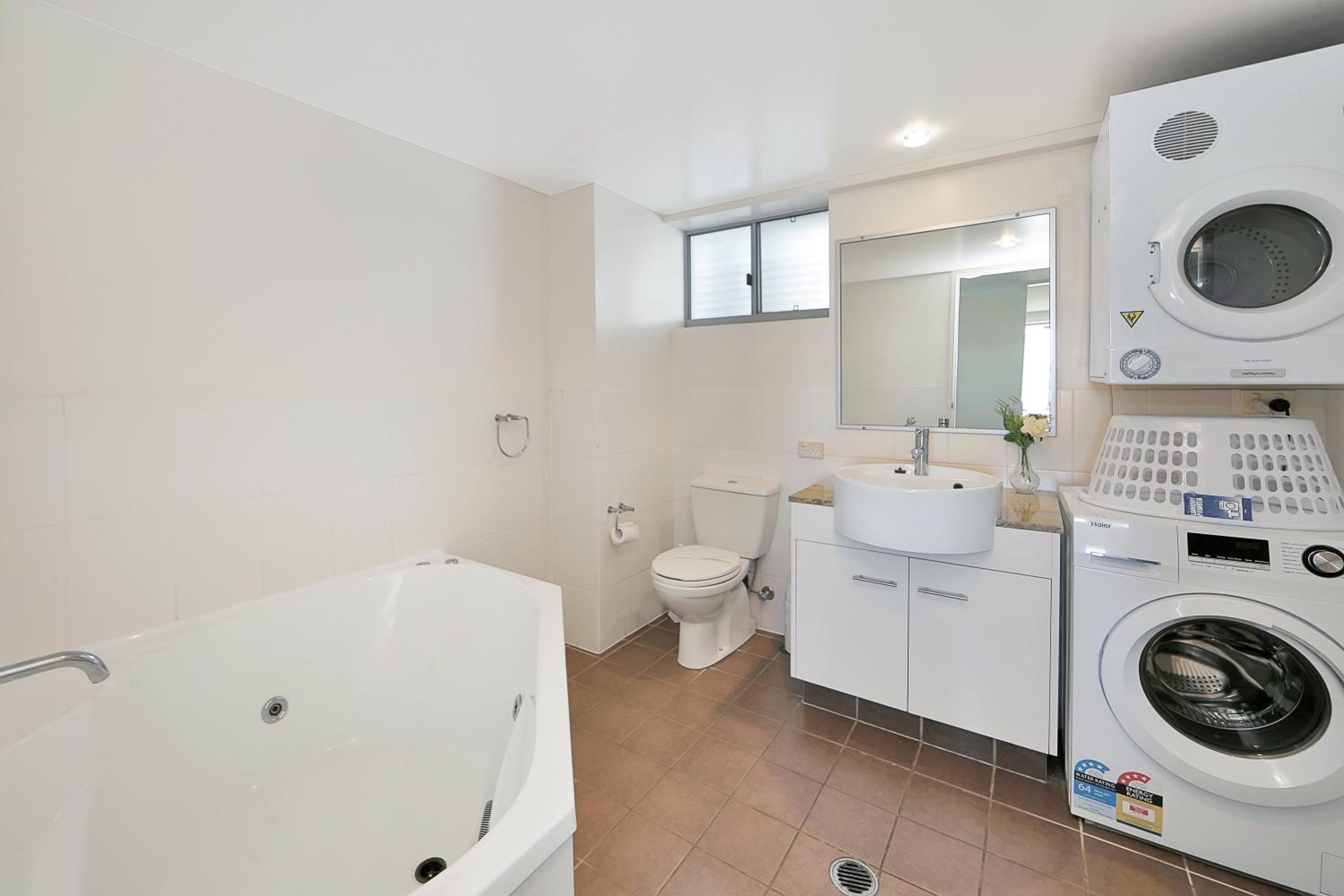 One-Bedroom Apartment with Sunset View - Photo 6