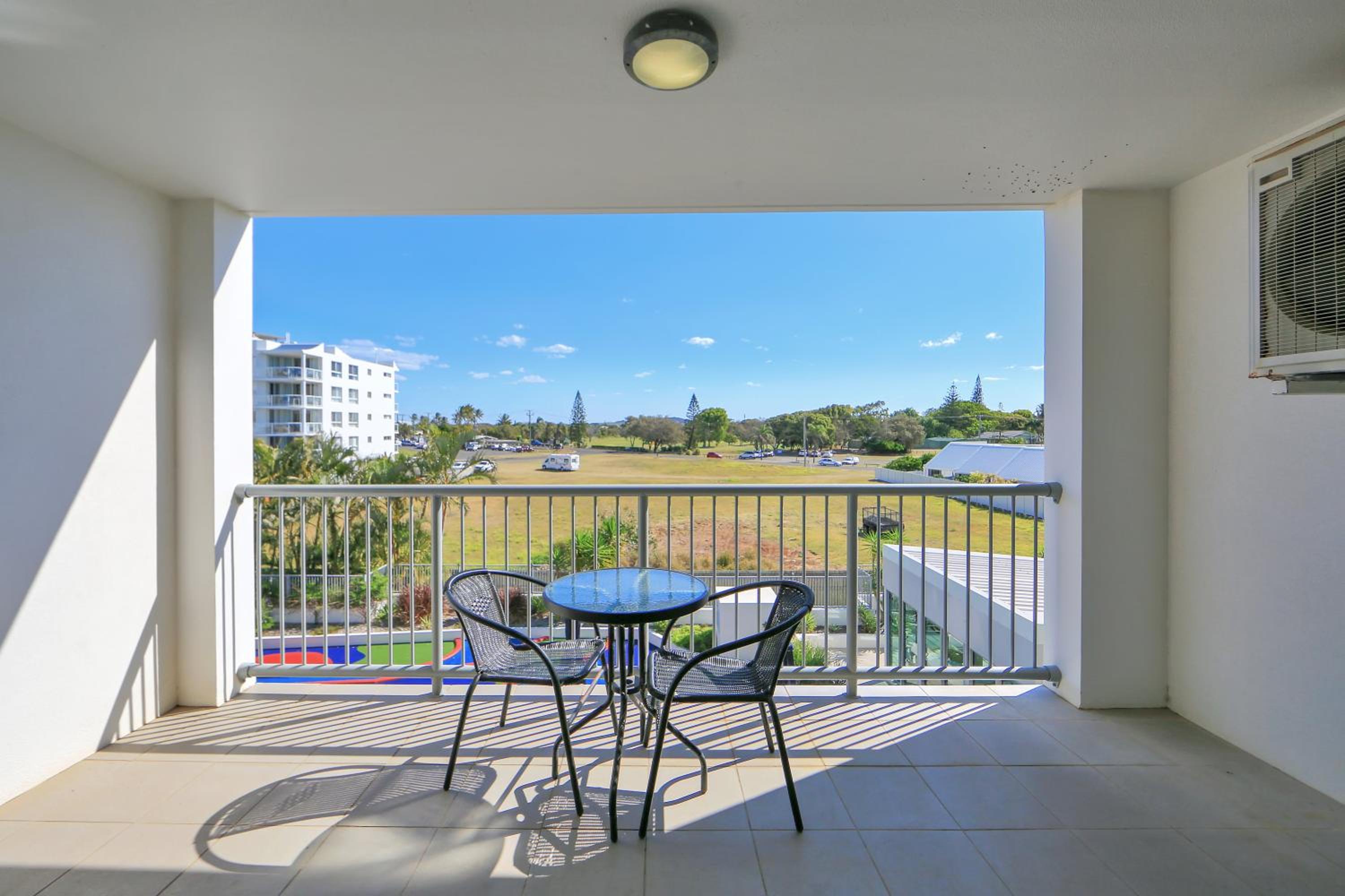 One-Bedroom Apartment with Sunset View - Photo 4