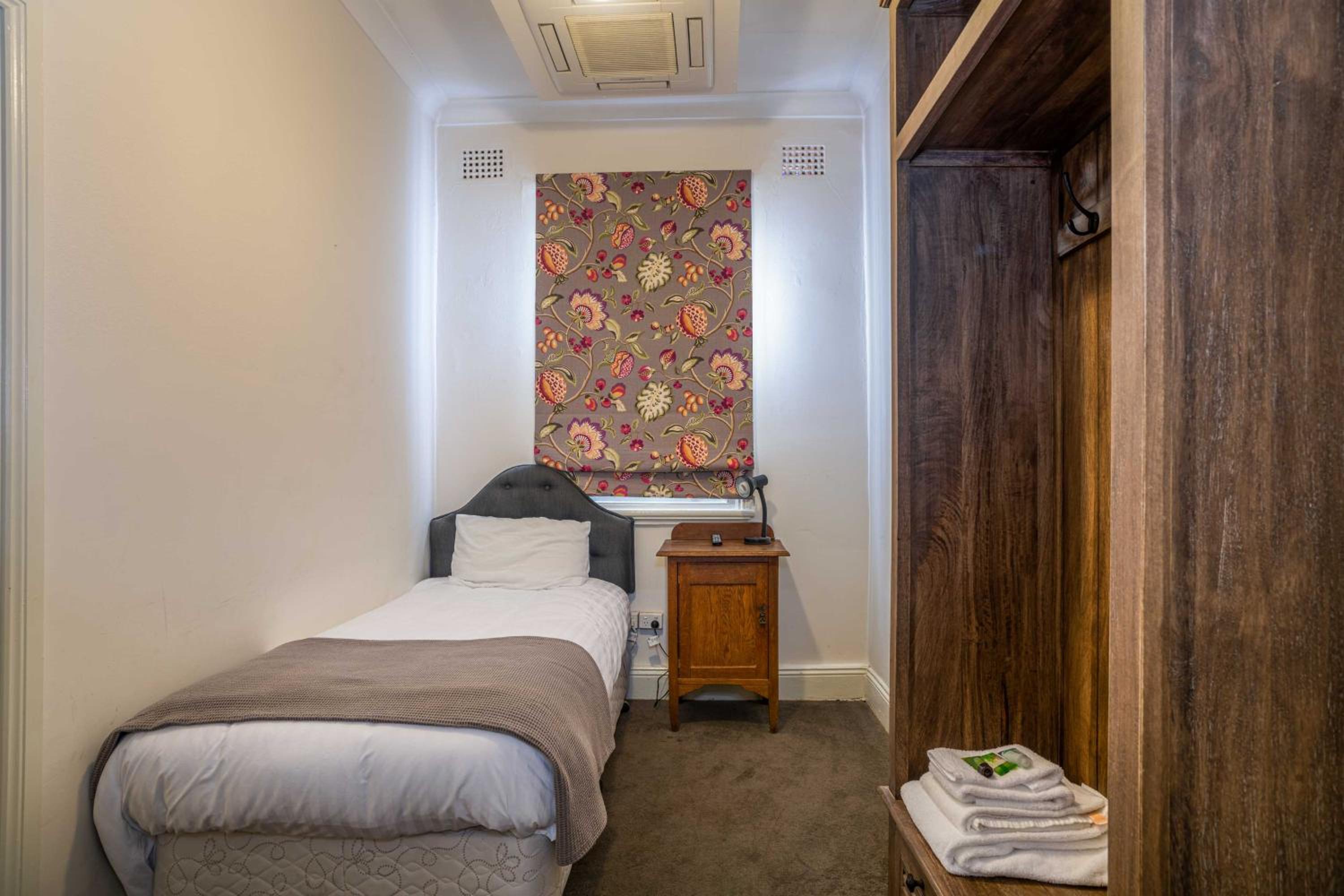 Single Room with Shared Bathroom photo 1