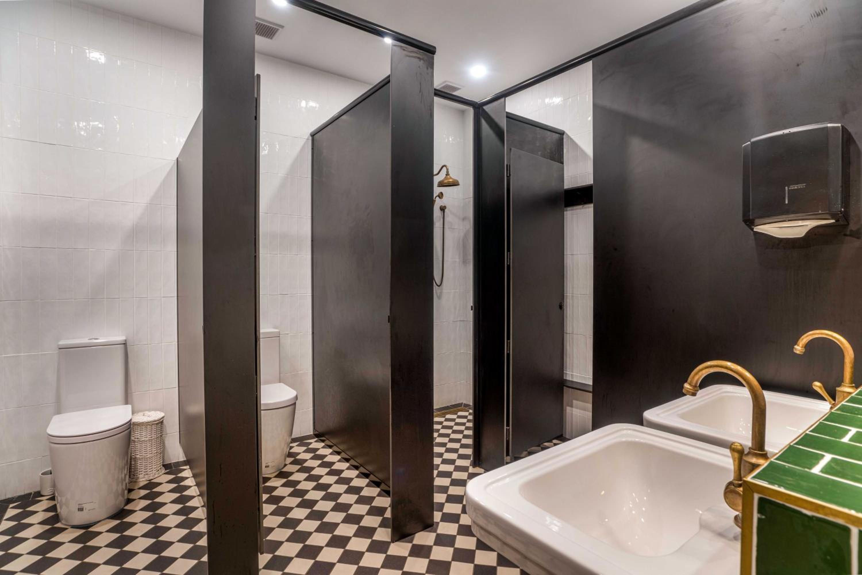 Single Room with Shared Bathroom photo 3