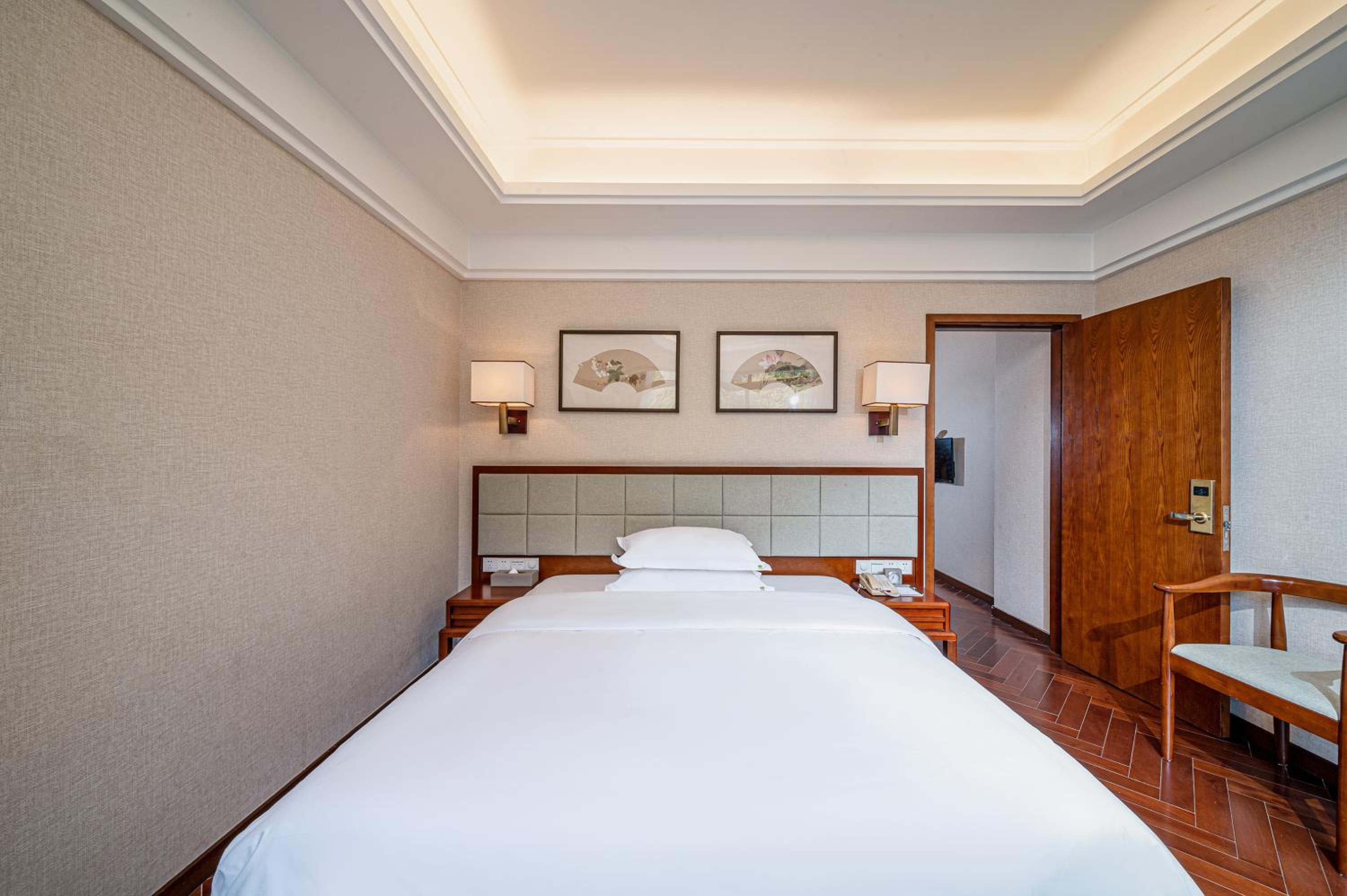 Family Suite with Garden View photo 3