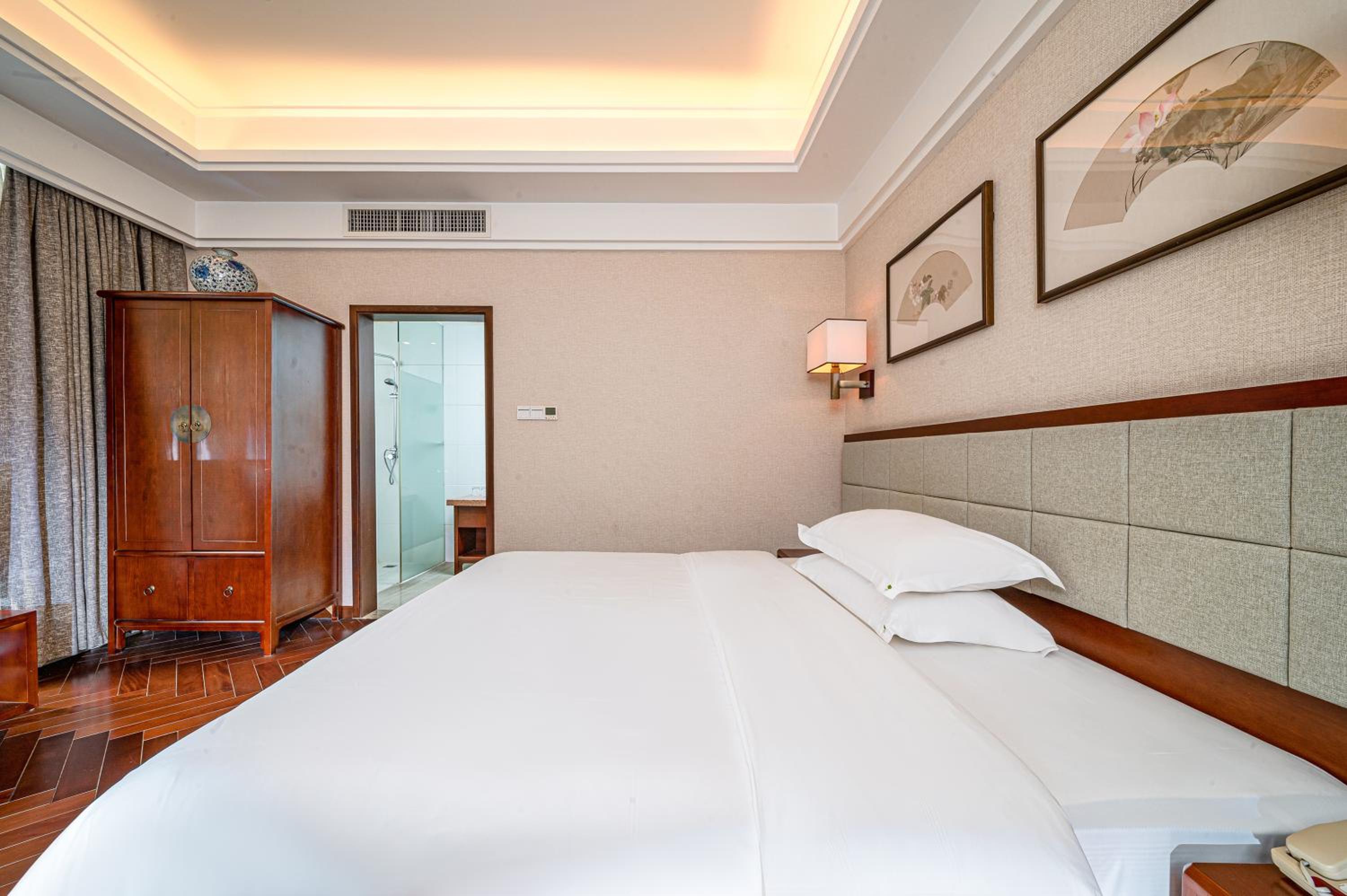 Family Suite with Garden View photo 2
