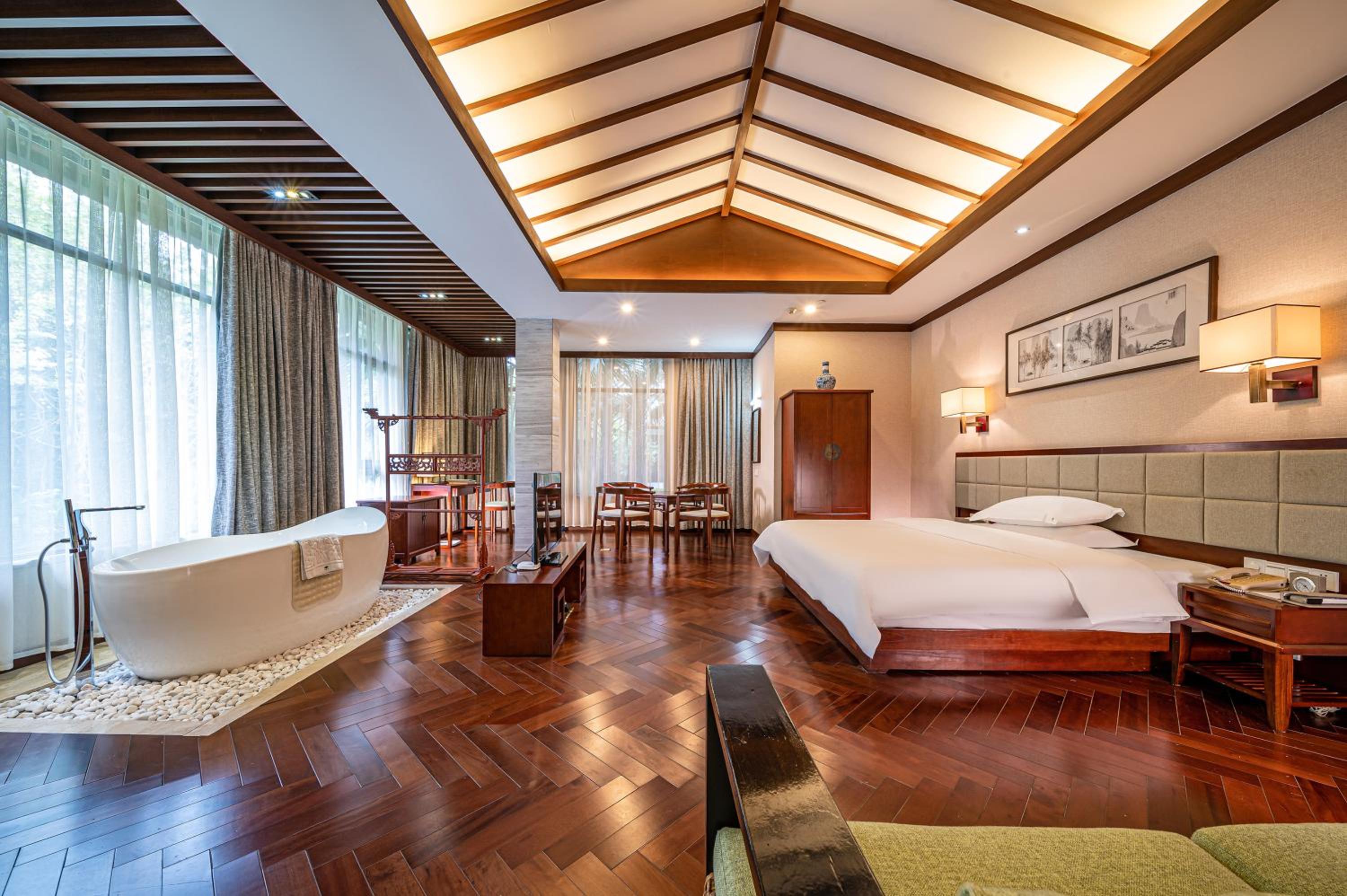 Grand Honeymoon Suite photo 1