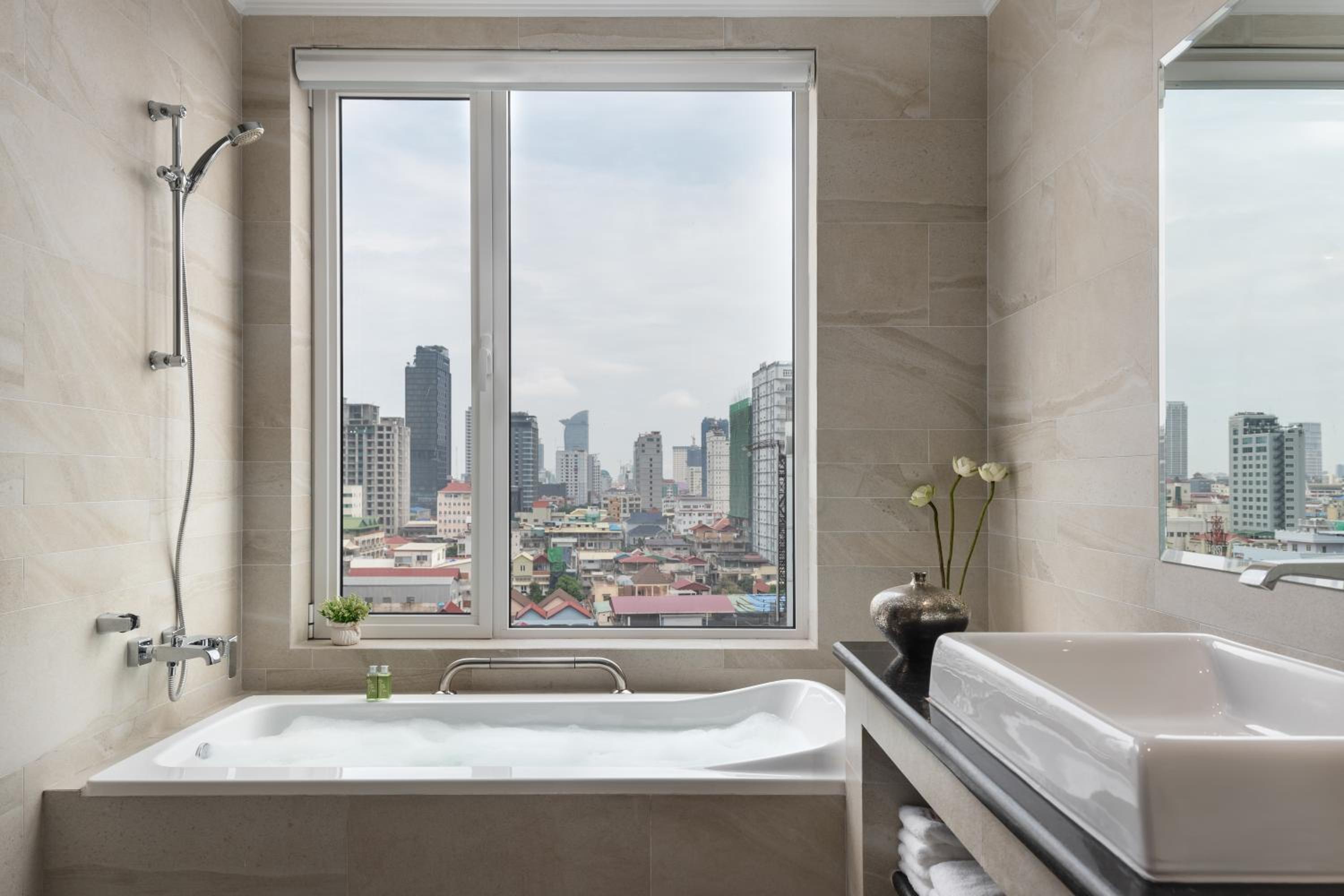 Deluxe Double Room with Balcony - Photo 3