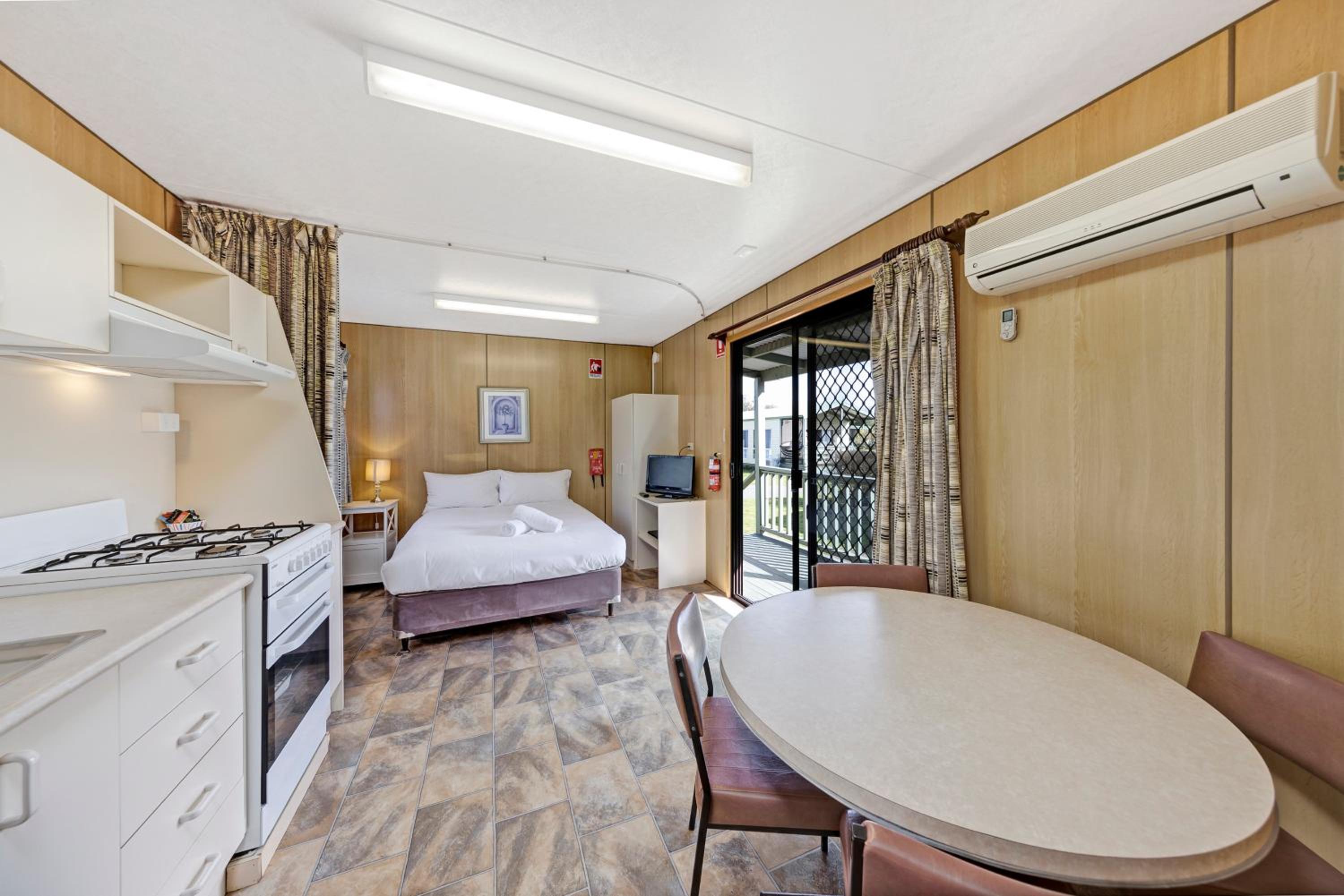 Standard Family Room - Photo 4