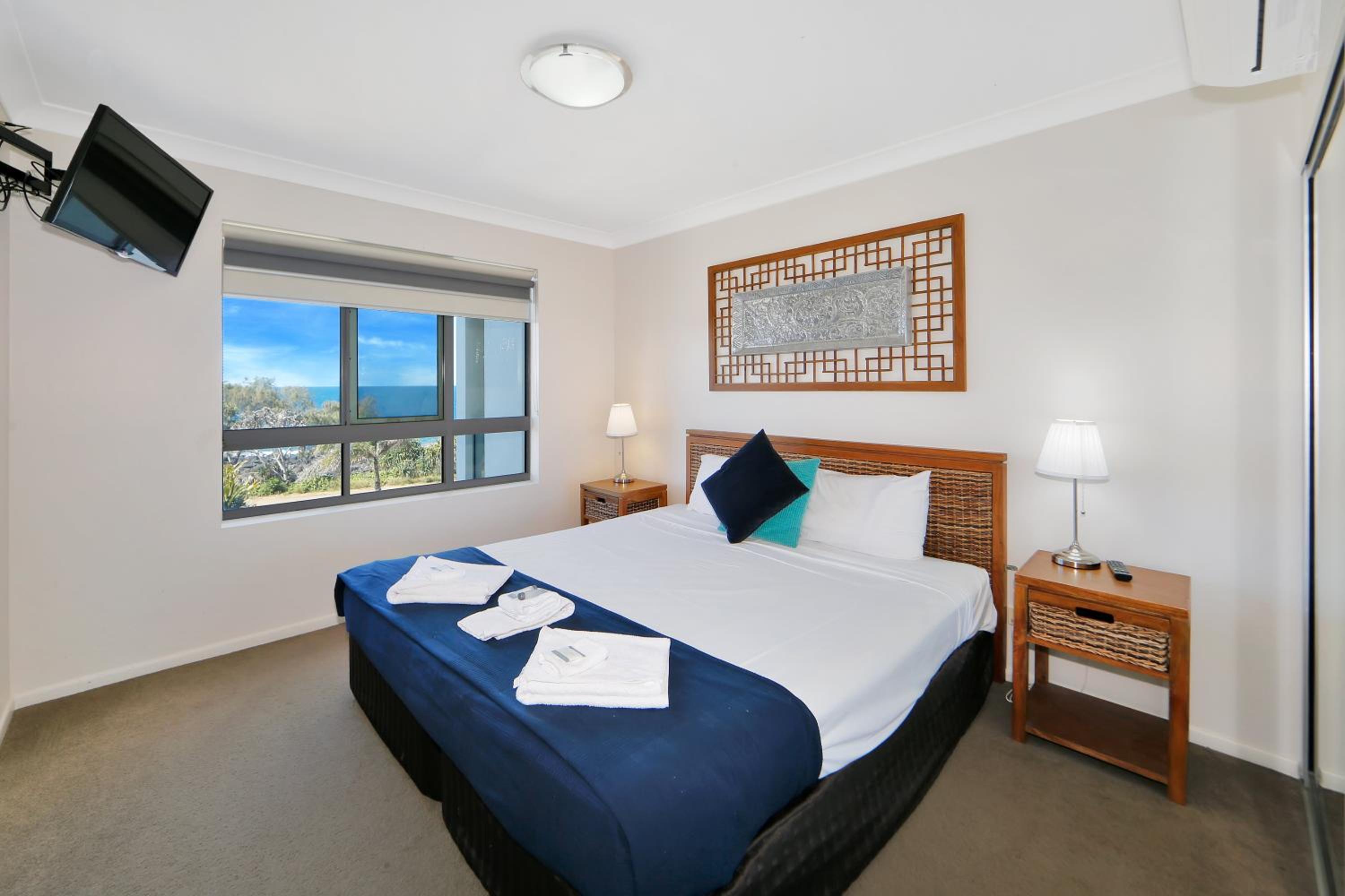 Two-Bedroom Apartment with Ocean View - Photo 10