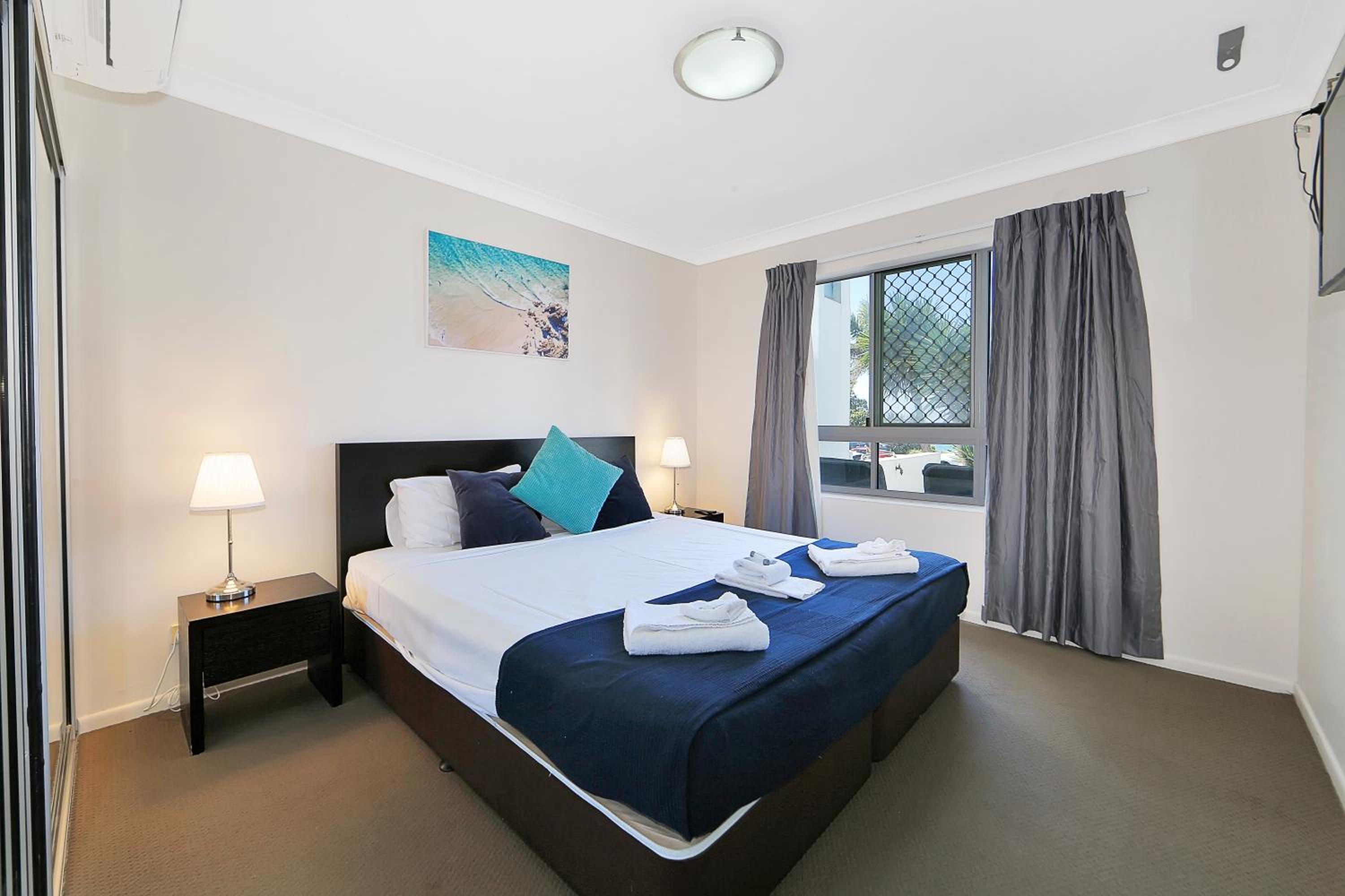 Two-Bedroom Apartment with Ocean View - Photo 9