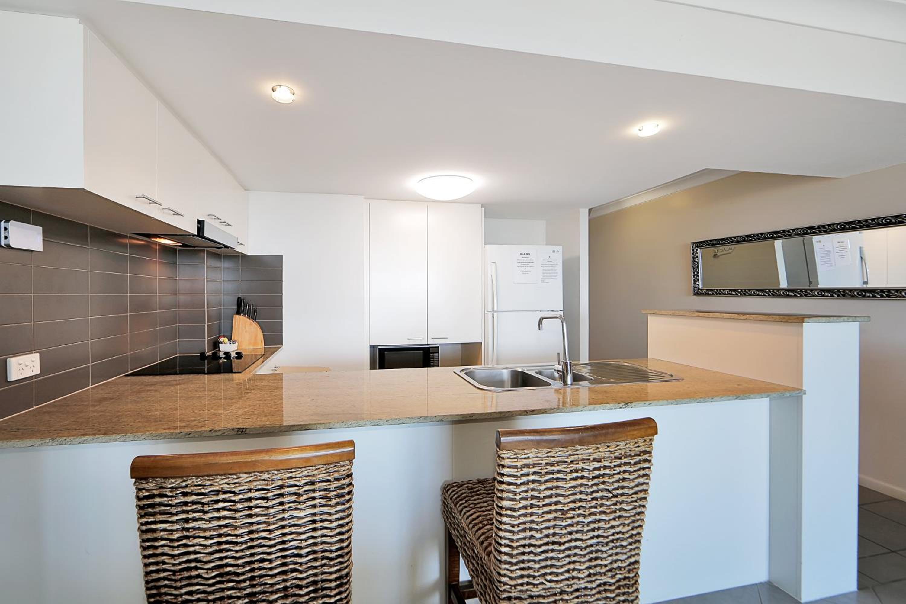 Two-Bedroom Apartment with Ocean View - Photo 13