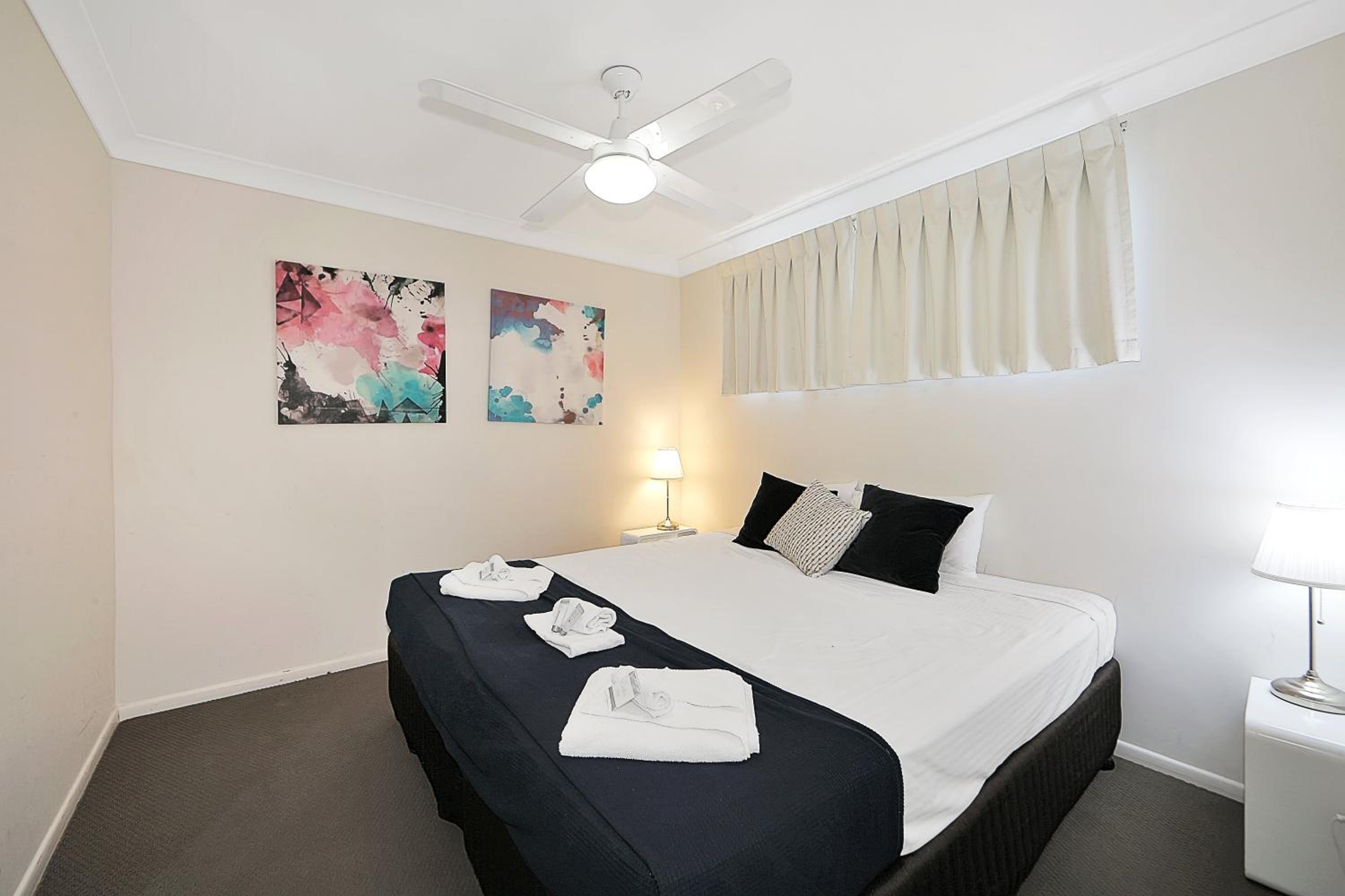 Executive Two-Bedroom Apartment - Photo 8