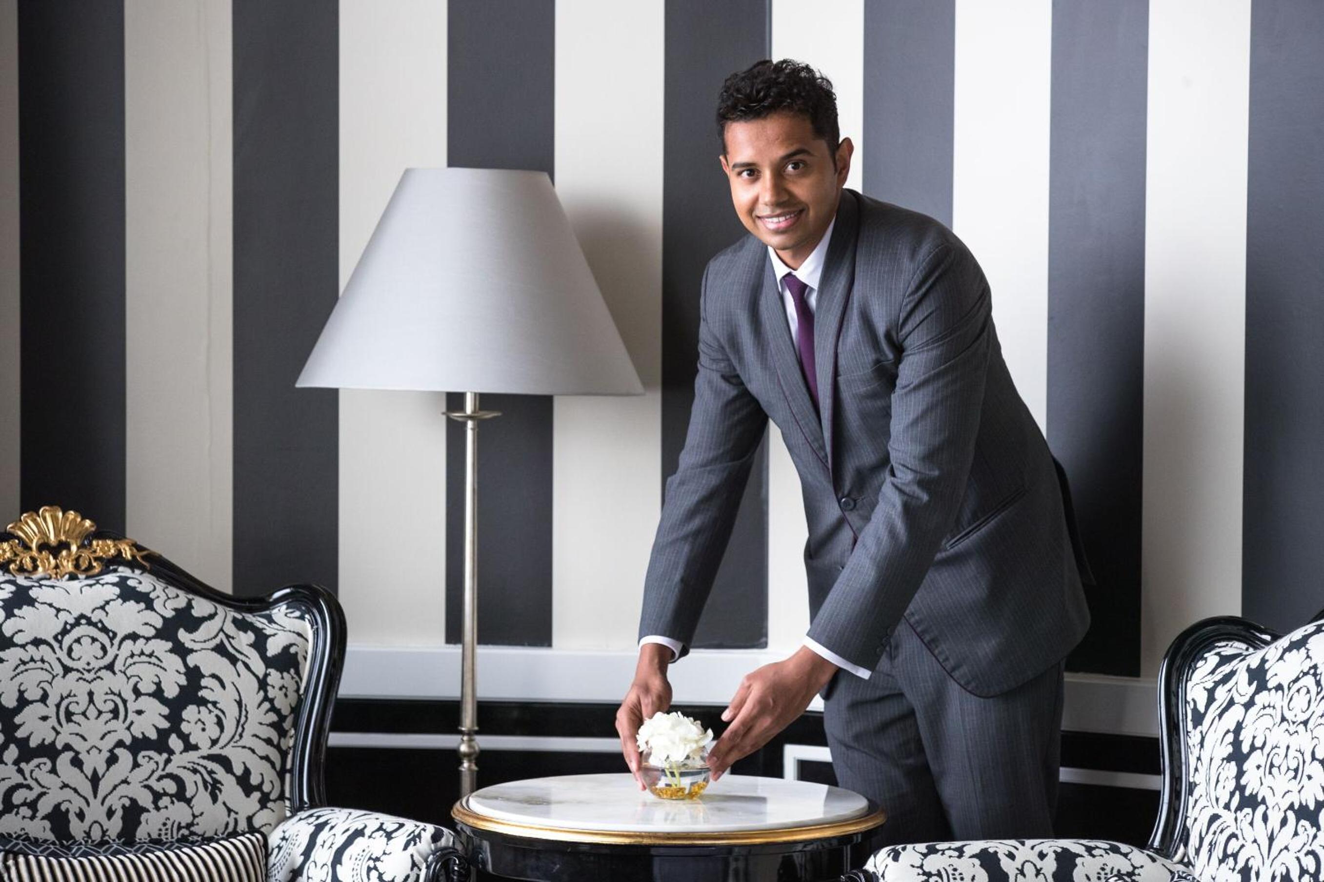 Presidential Suite with Panoramic Skyline Views, Airport Transfers, Direct Connectivity to Museum of The Future, Complimentary Breakfast, Signature Afternoon Tea, Evening Sundowners, Soft Refreshments and Canapes thumbnail 6