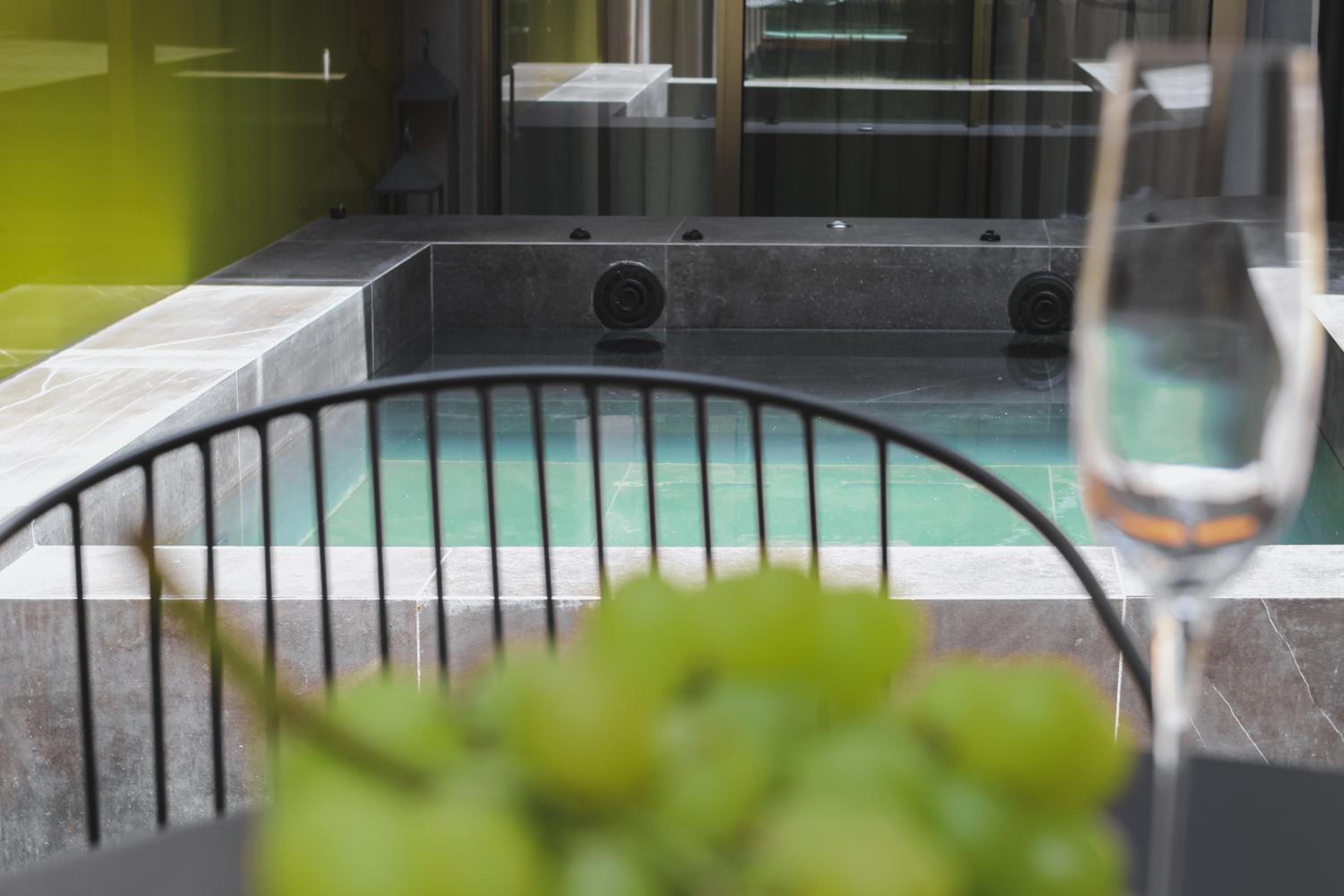 Suite with Private Pool photo 3