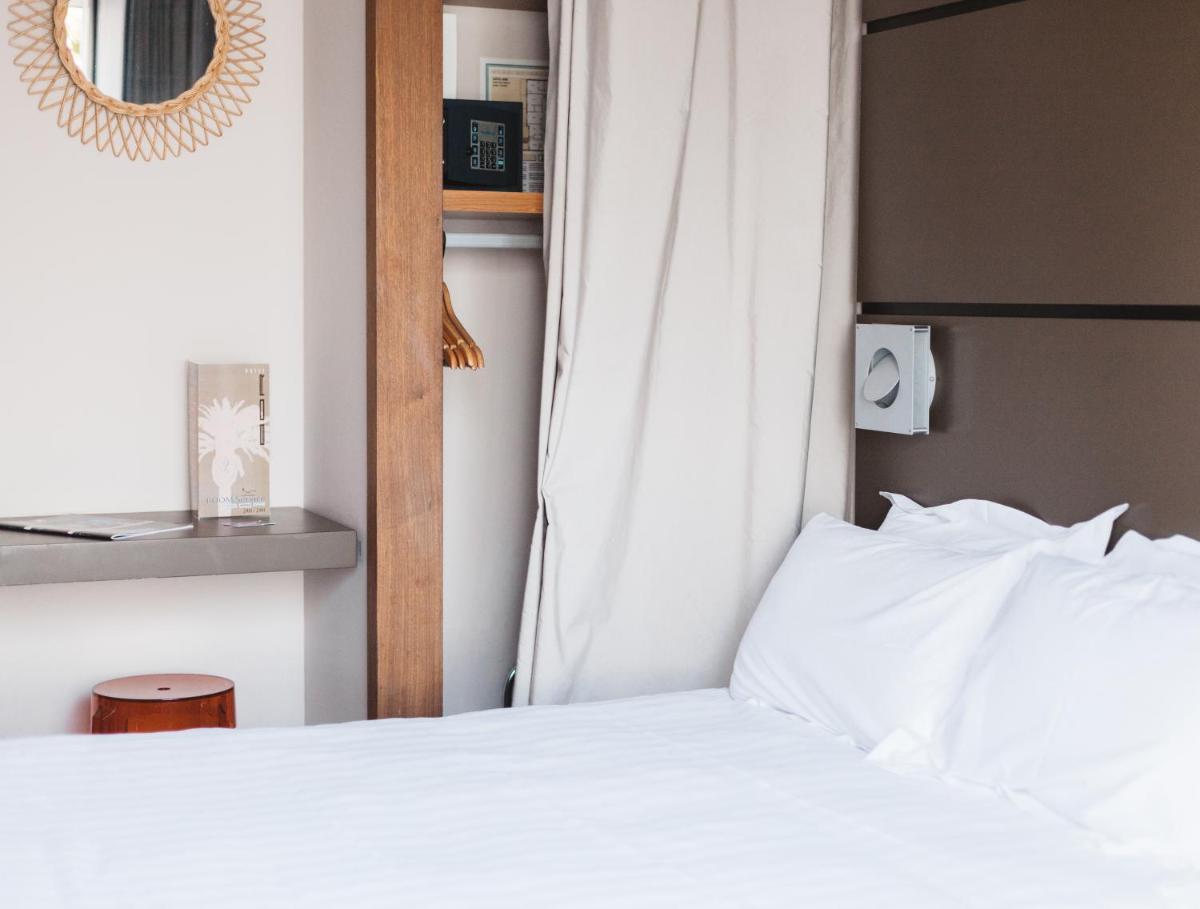 Double Room with Sea View - 140cm bed