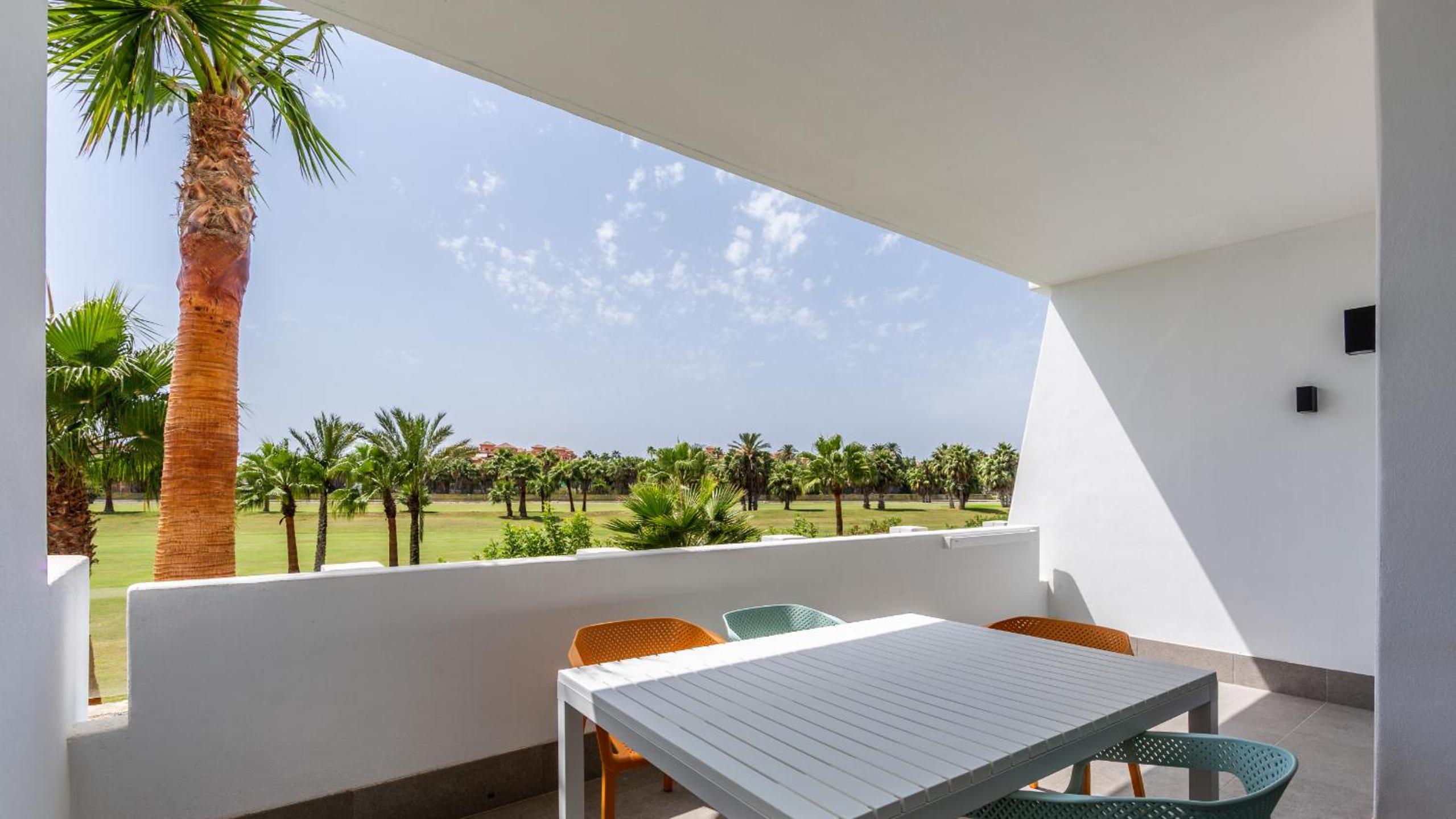 Luxury Apartment with Golf View - Photo 20