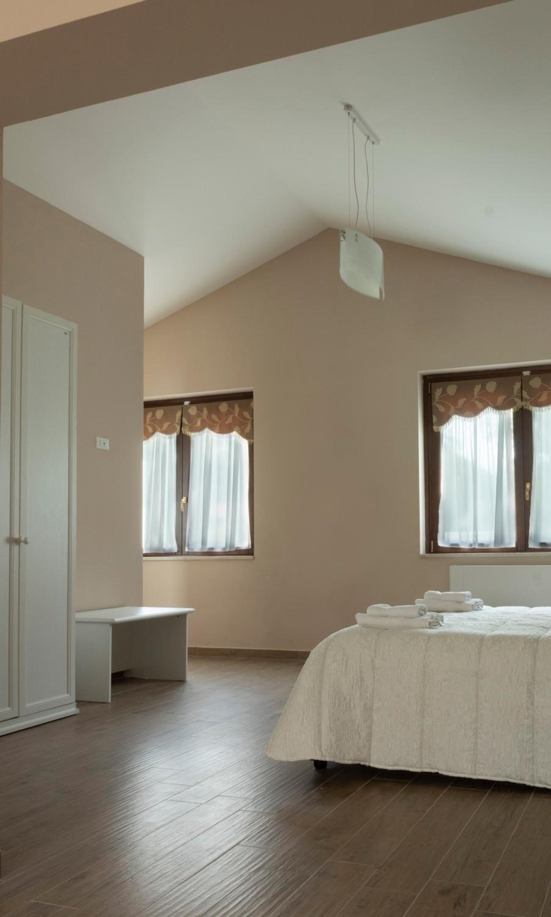 Quadruple Room - Disability Access - Photo 3
