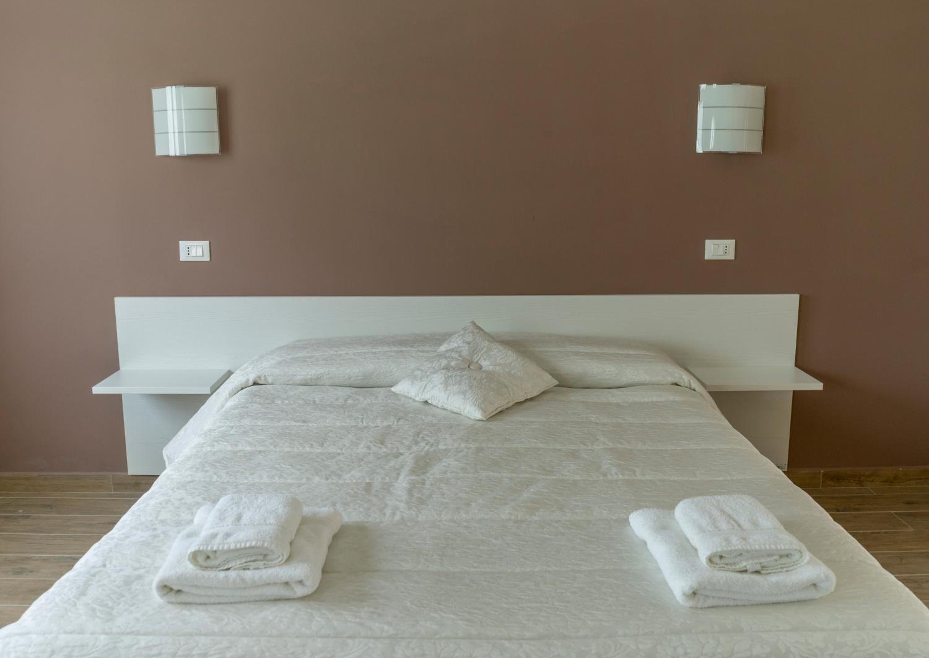 Quadruple Room - Disability Access - Photo 4