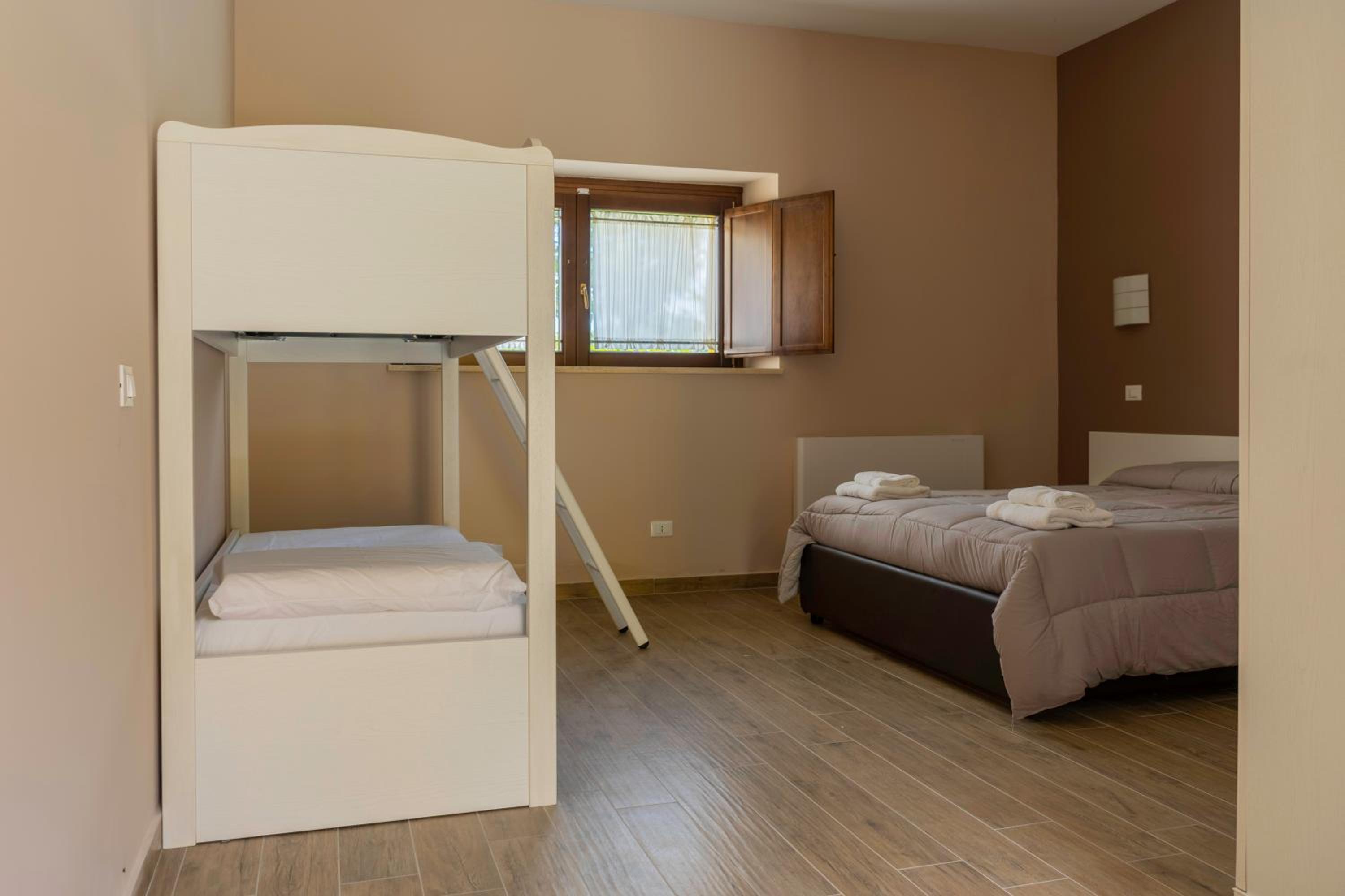 Quadruple Room - Disability Access - Photo 1