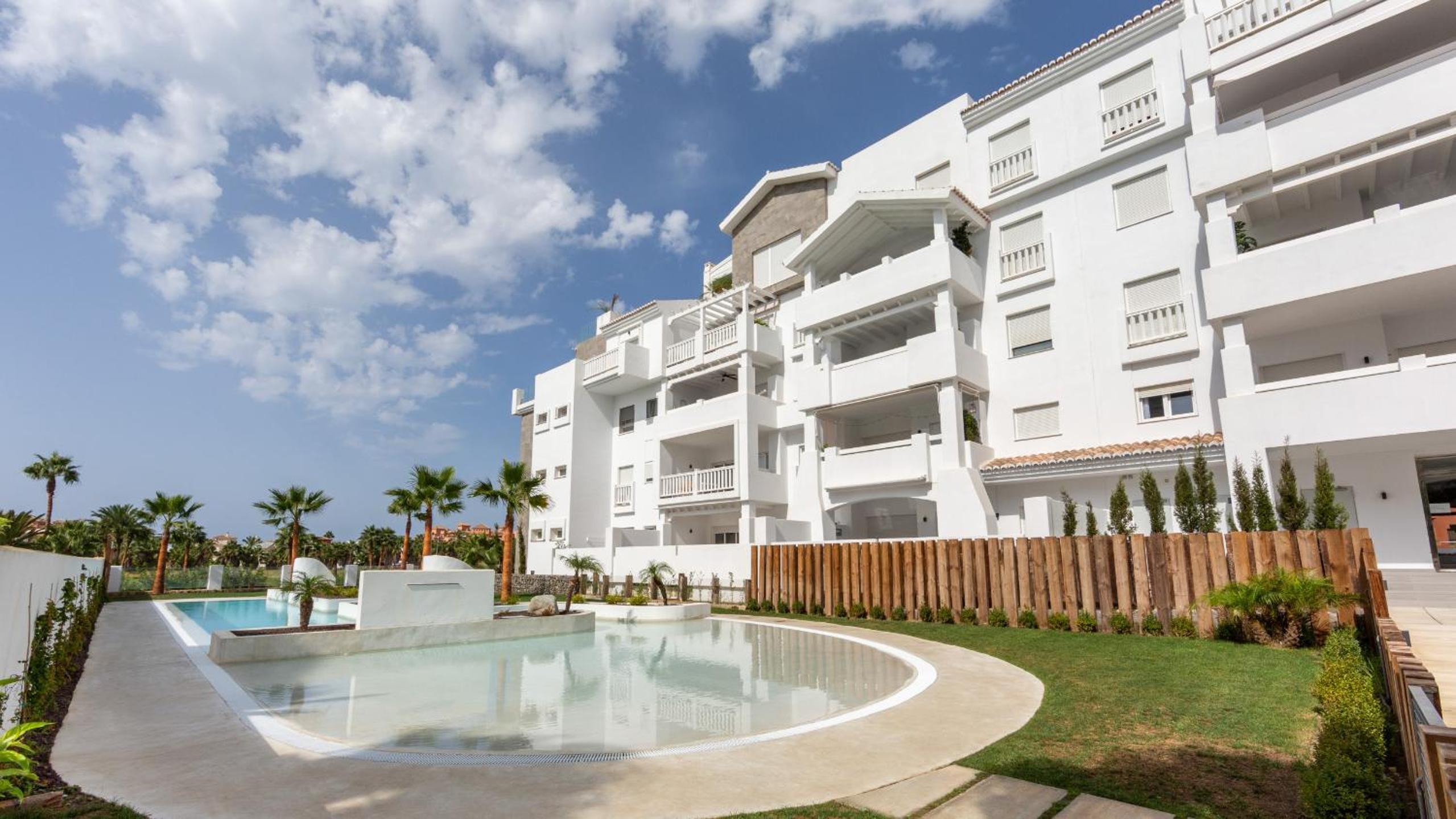 Luxury Apartment with pool view - Photo 6