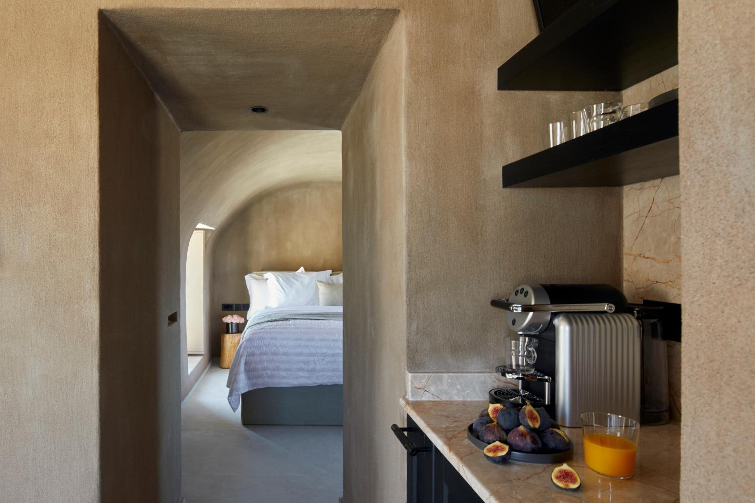 The Lodge with Private Heated Plunge Pool and Sea View