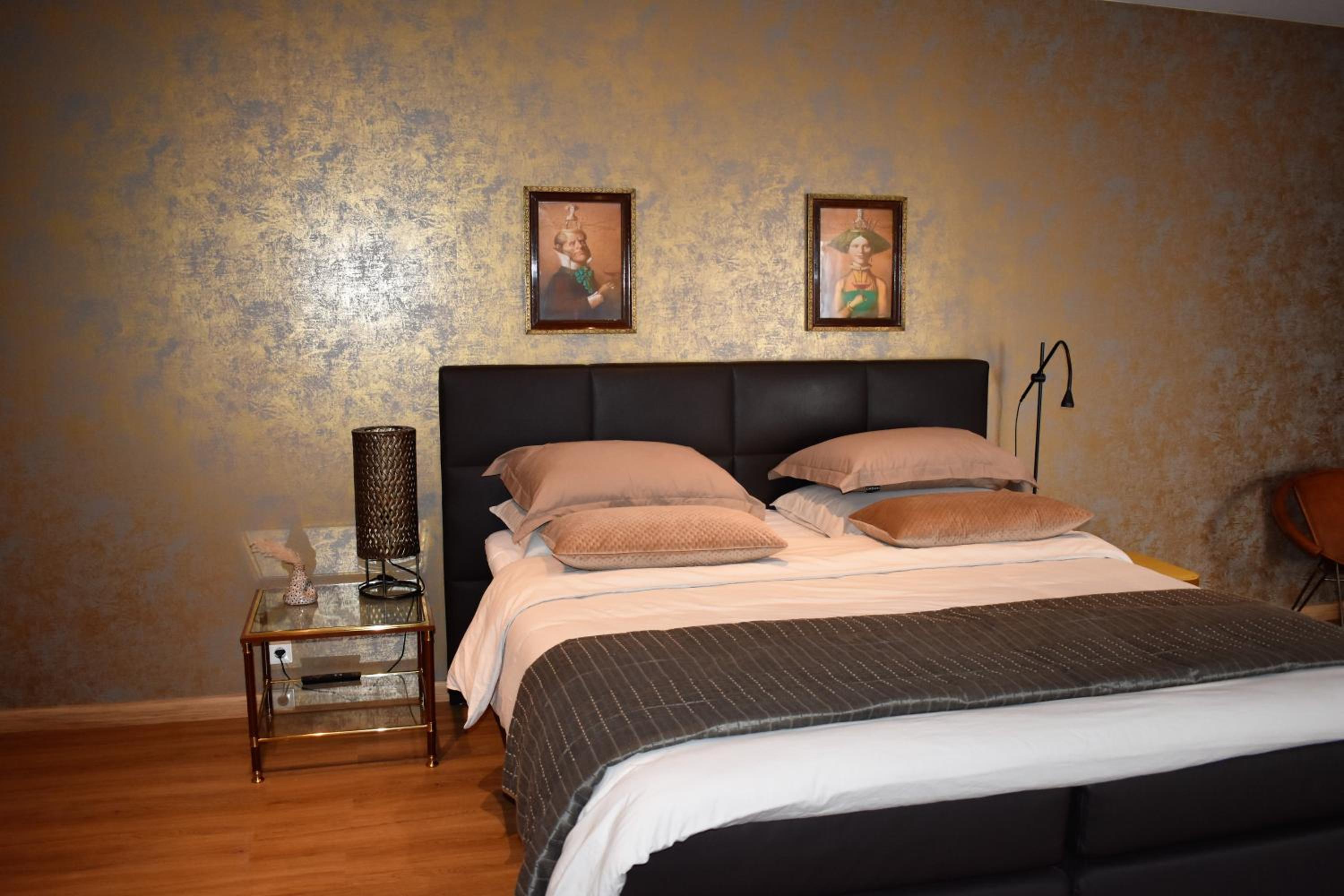 Deluxe Double Room with Shower photo 3